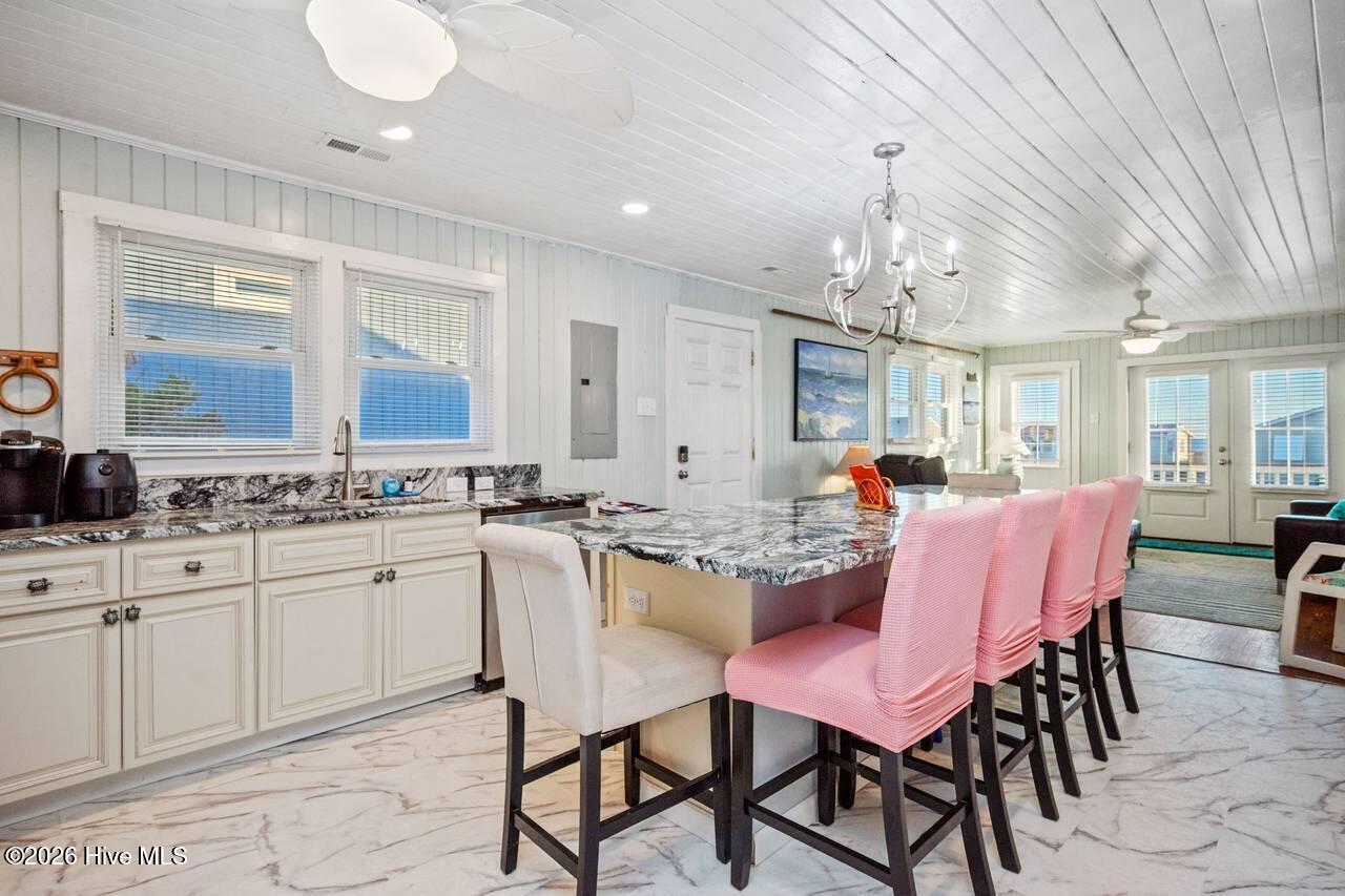 100561729 | Photo 12