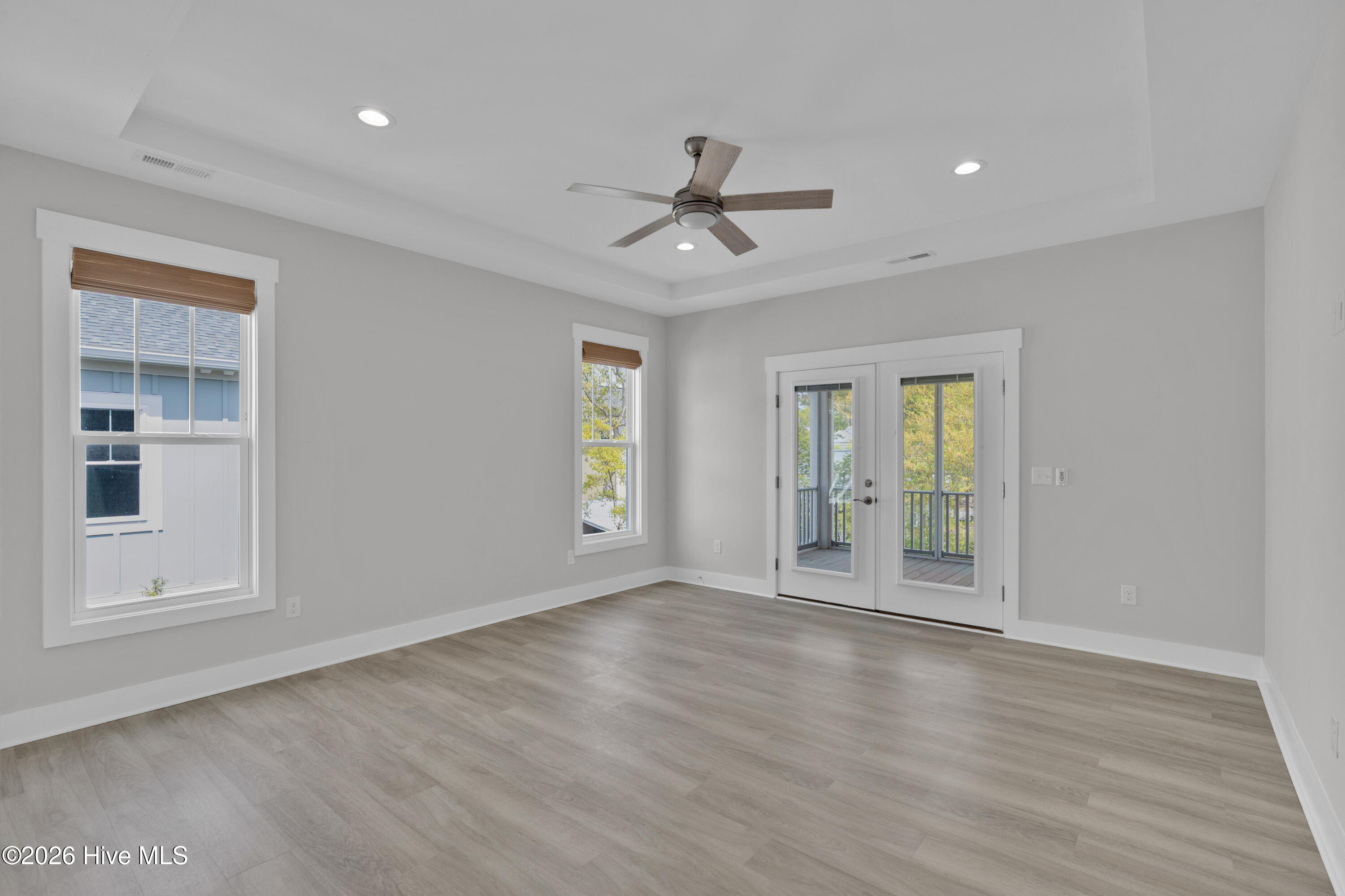 100565490 | Photo 23