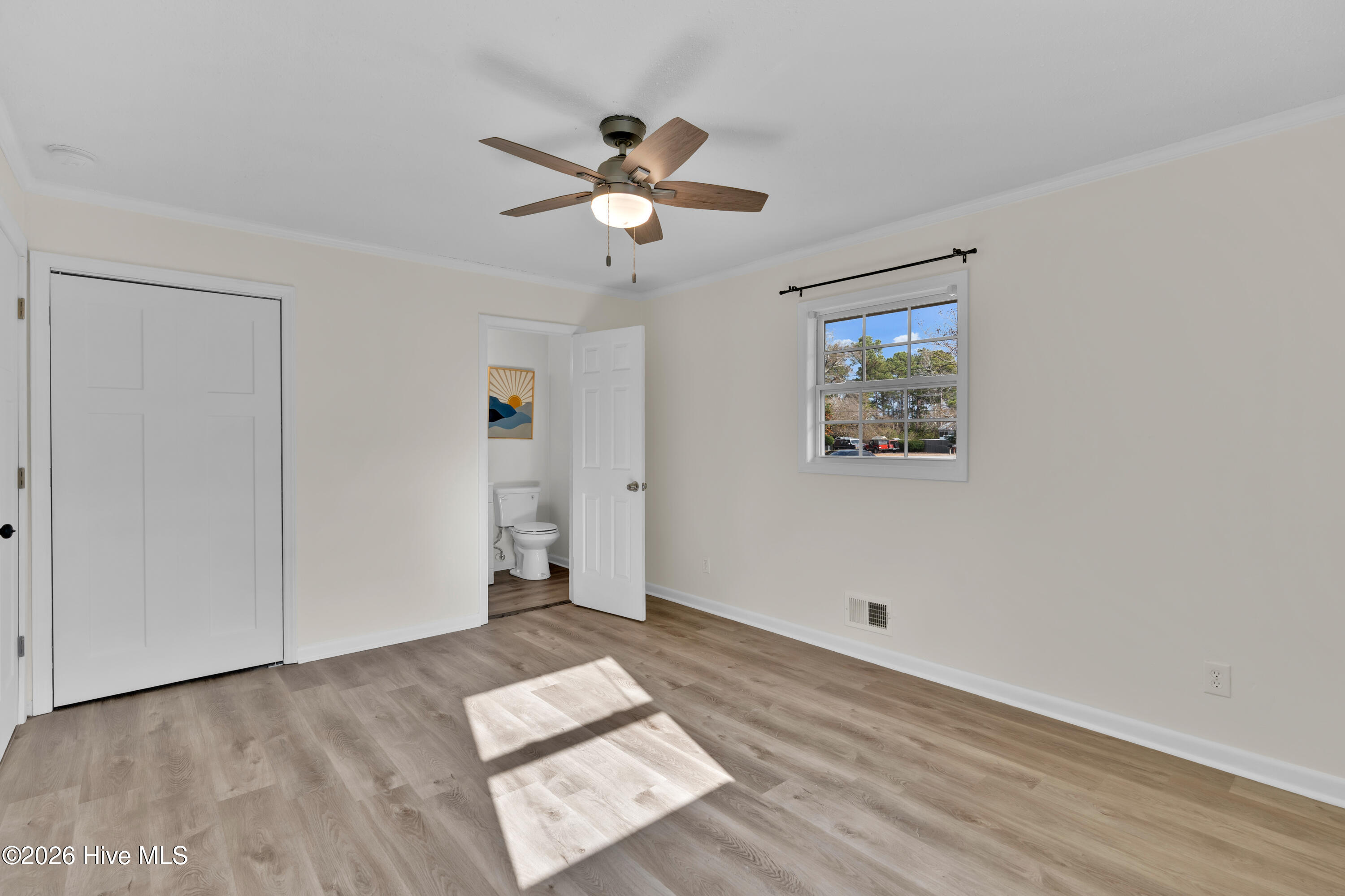 100549465 | Photo 13