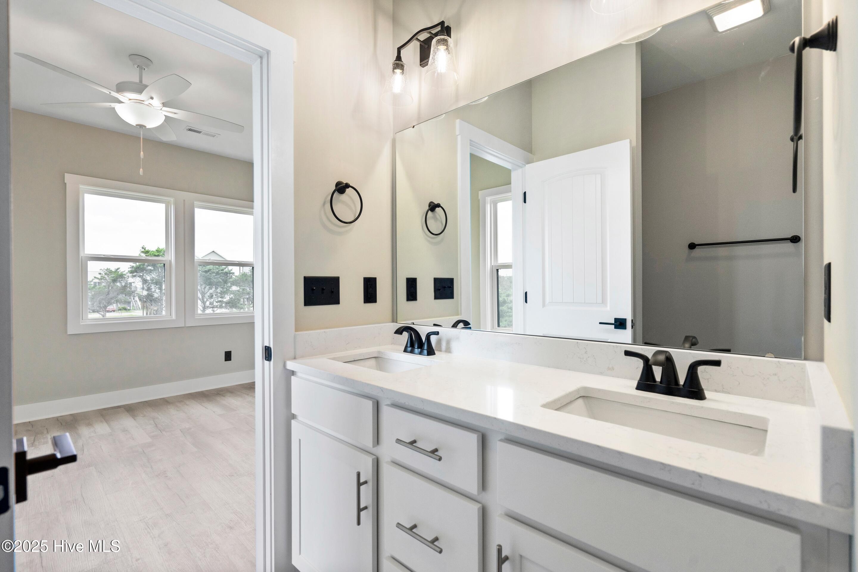 100478473 | Photo 37