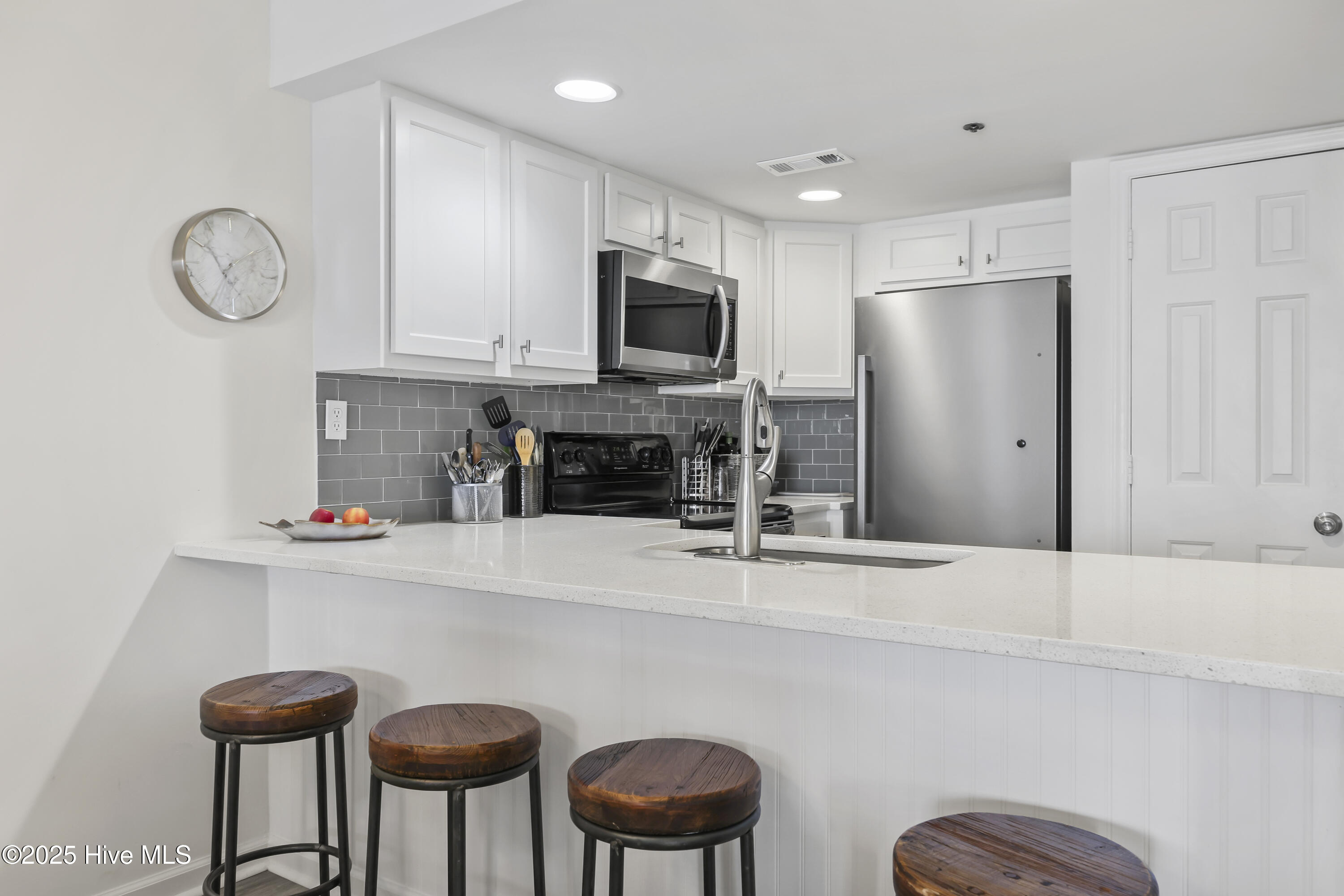 1518 S Lake Park Boulevard 2e, Carolina Beach, NC 28428 – photo 9: Photo Sep 15 2025, 14 20 55