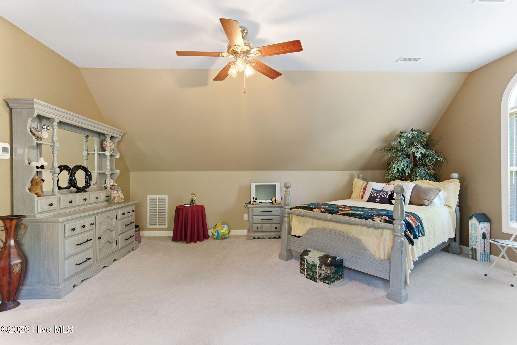 100570615 | Photo 41