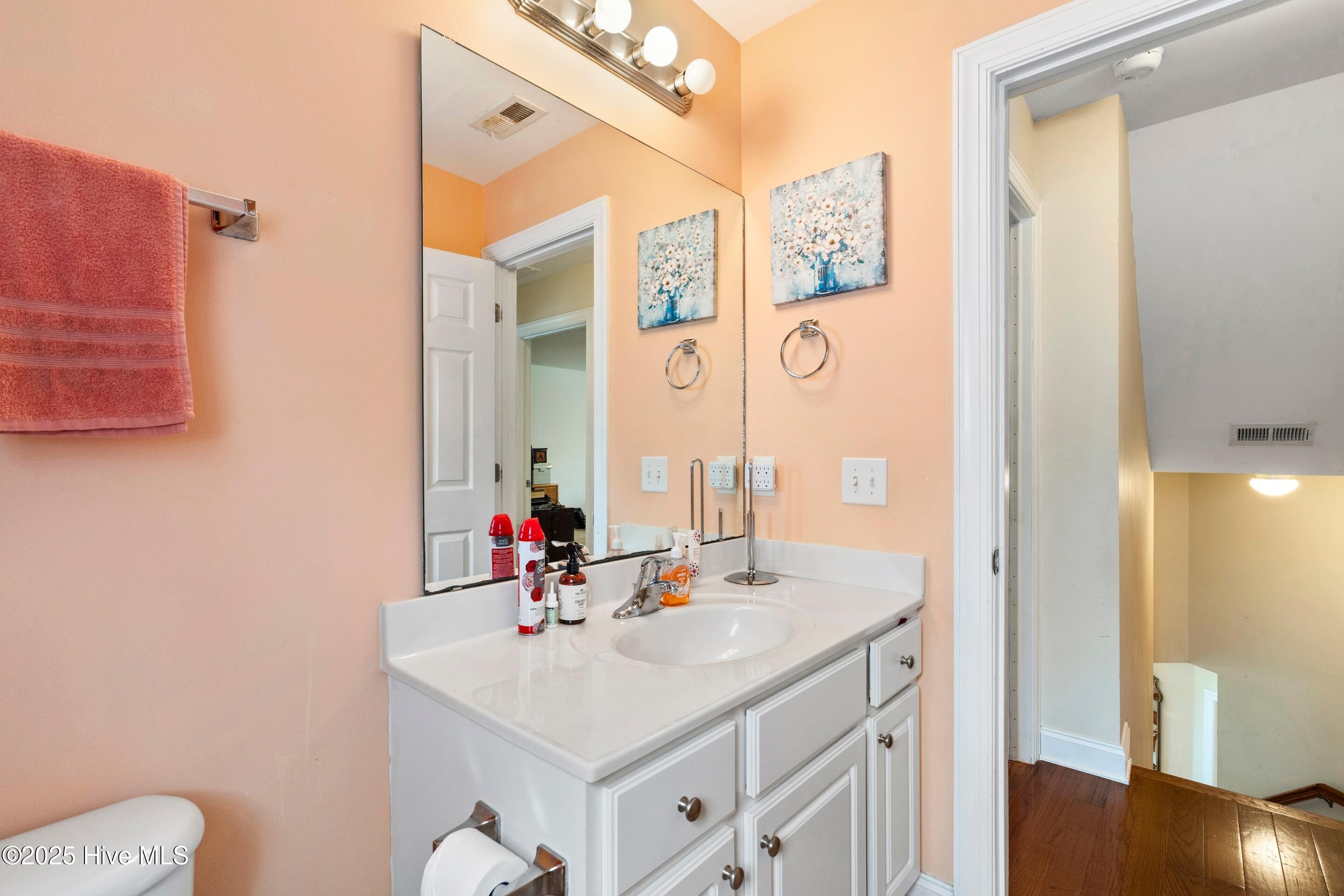 100522609 | Photo 40