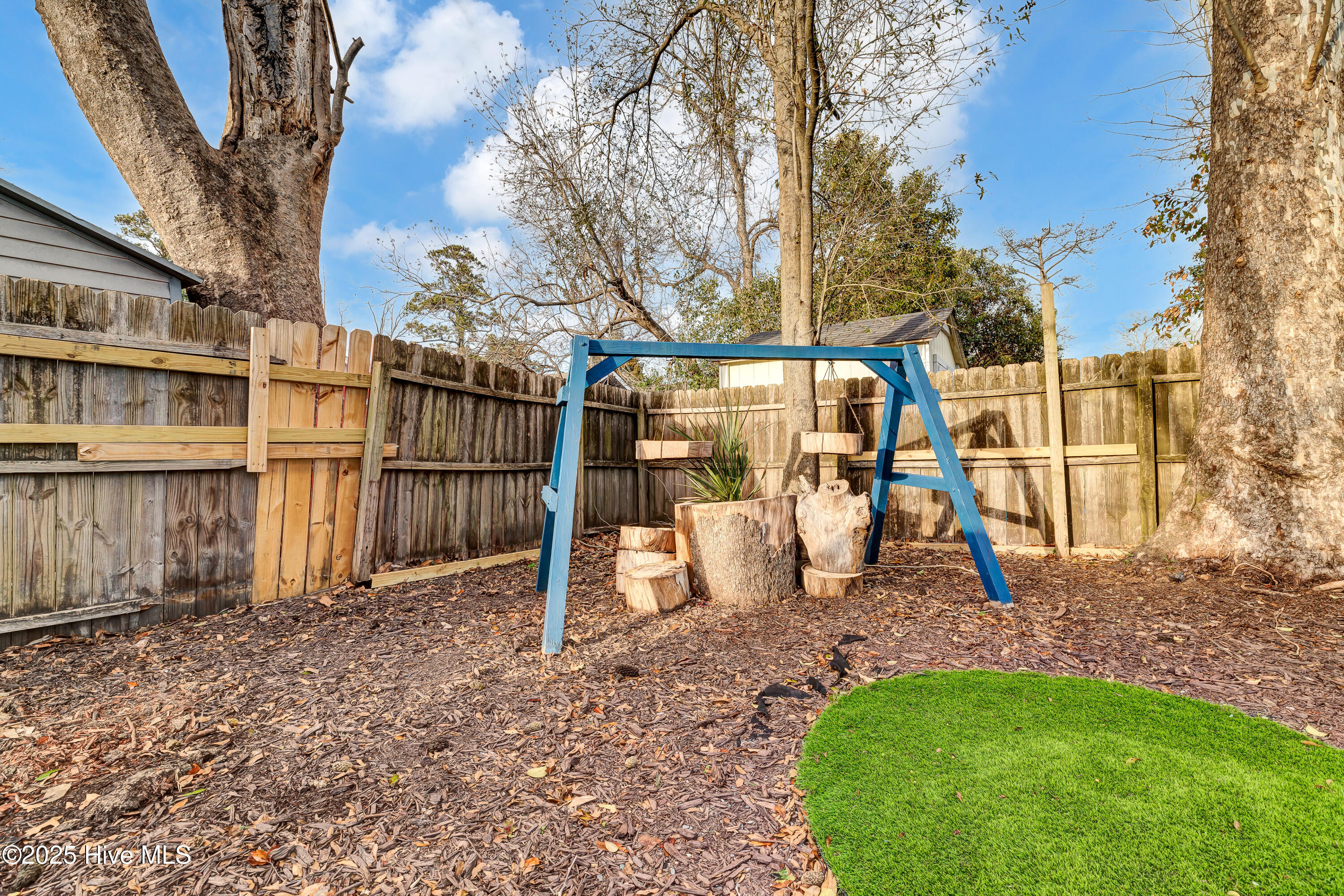 100541610 | Photo 26