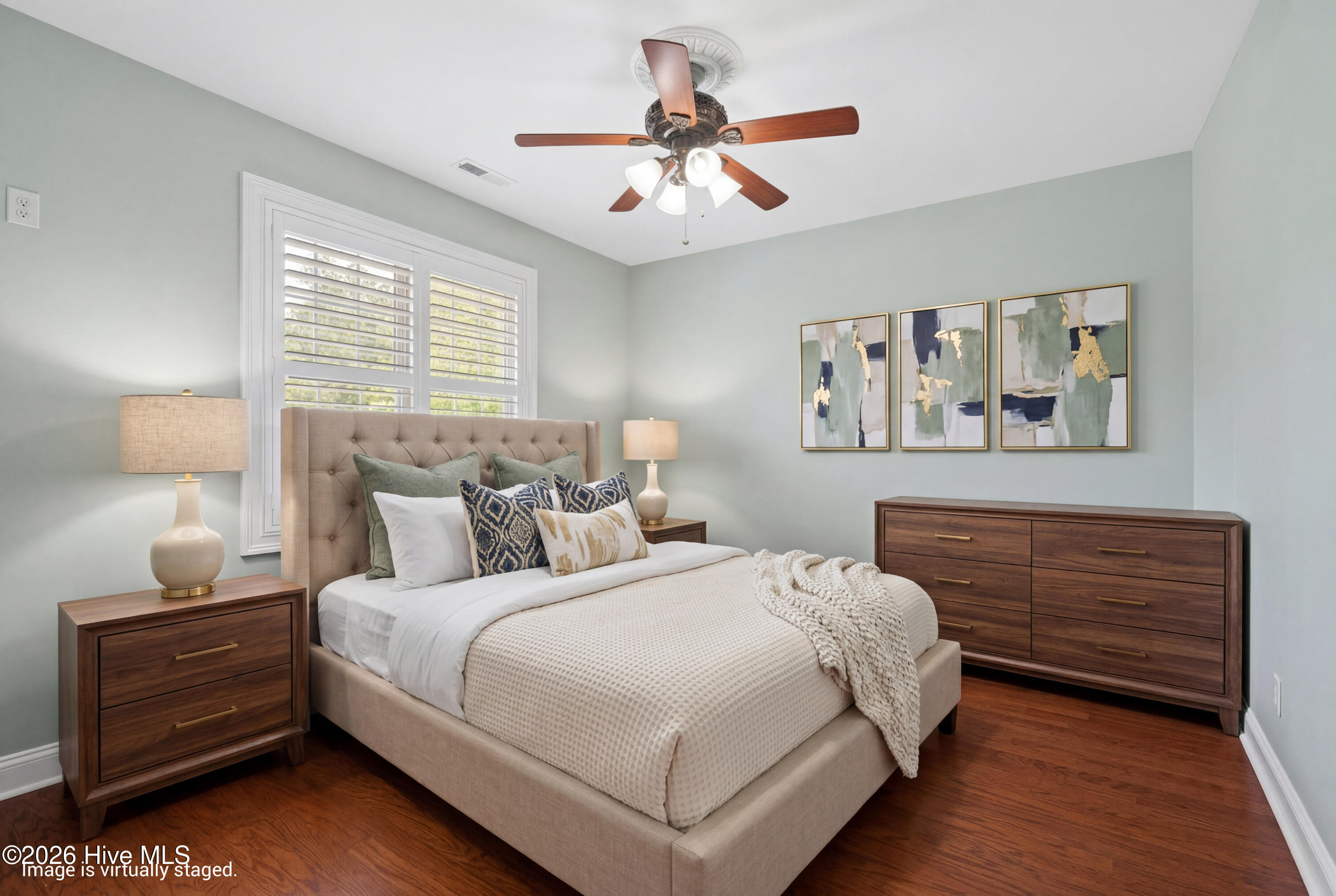 100565289 | Photo 42