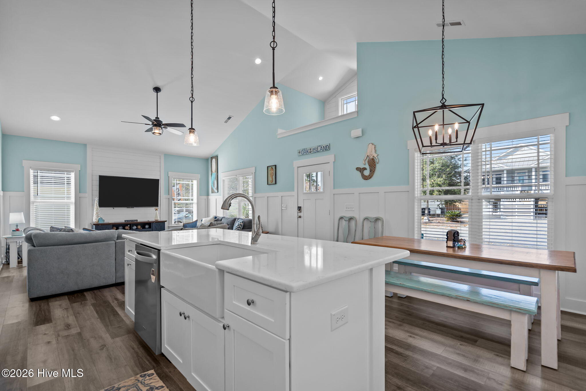 100552076 | Photo 11