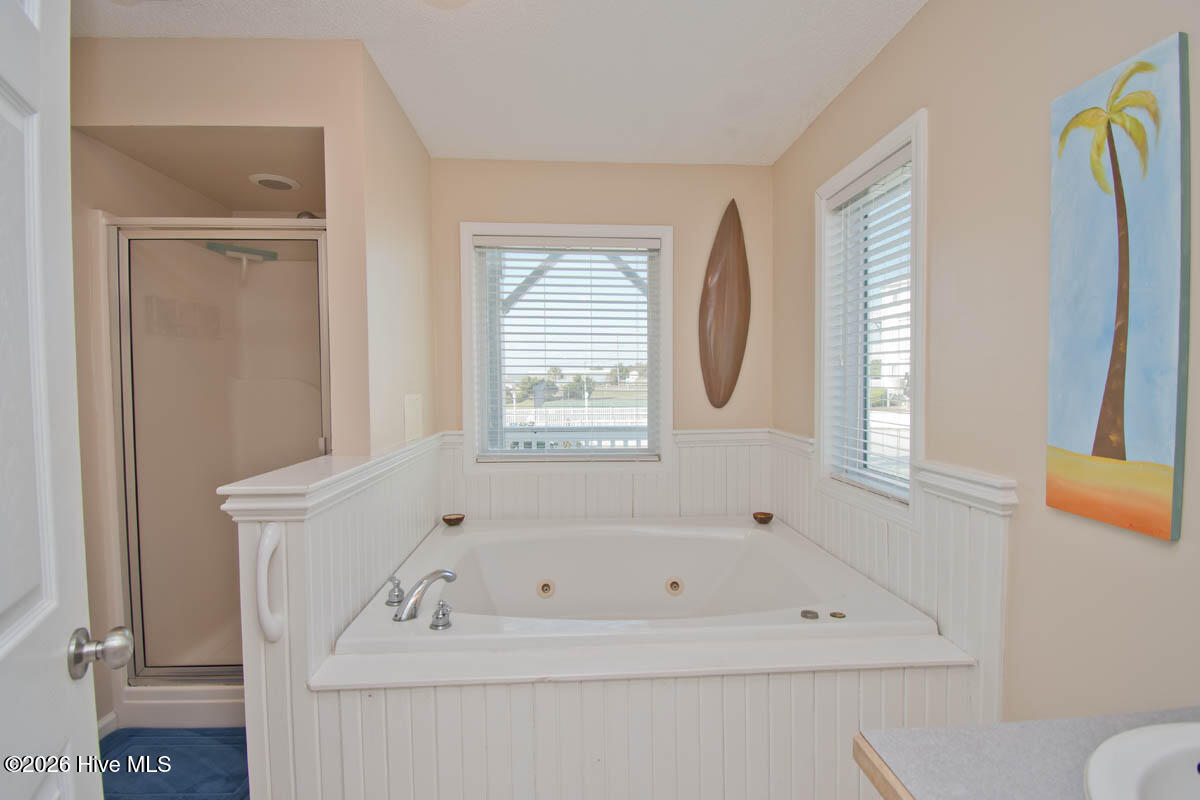 100560263 | Photo 24