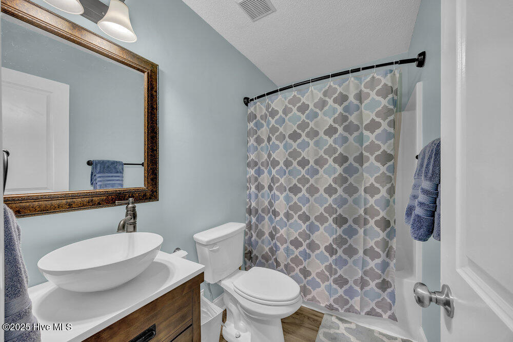 100537257 | Photo 23