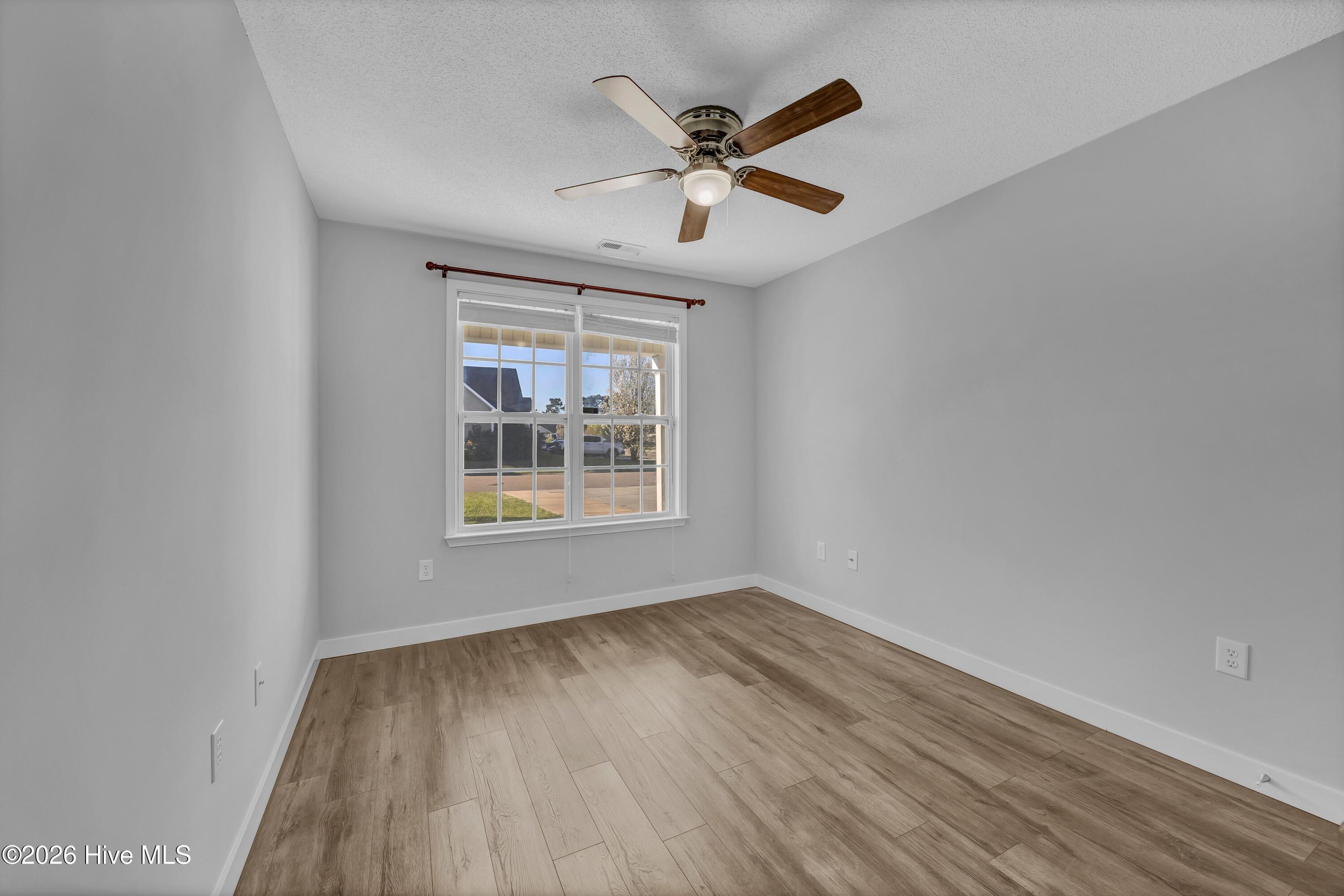 100560995 | Photo 21