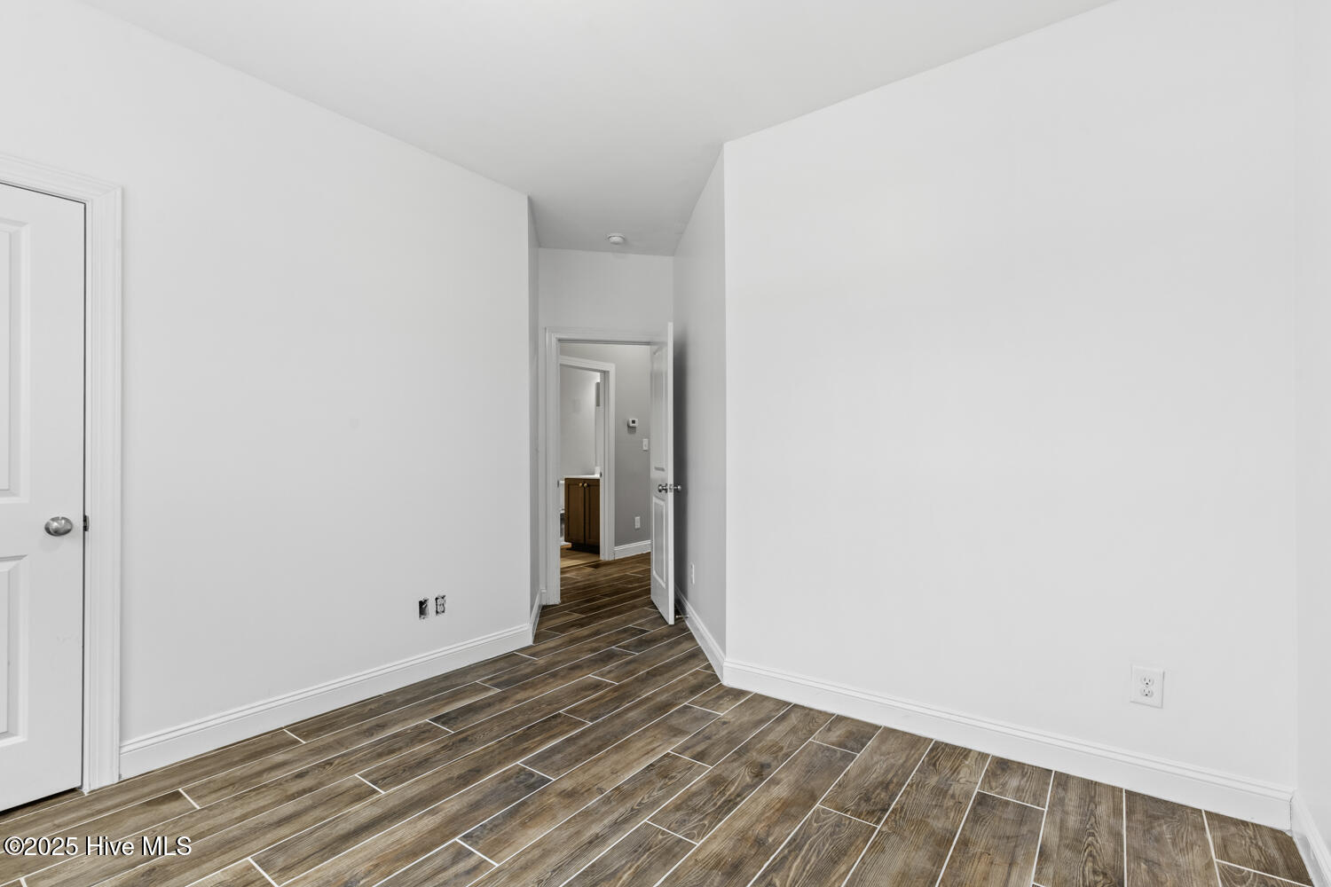 100540361 | Photo 26