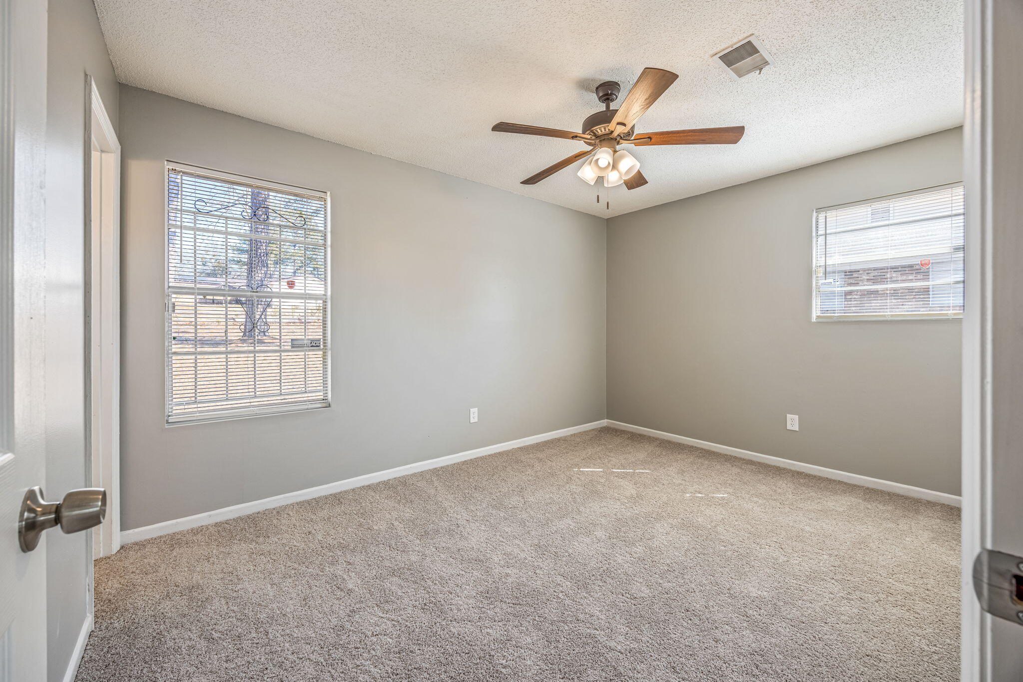 16-web-or-mls-2965 Meadowbrook Drive-10