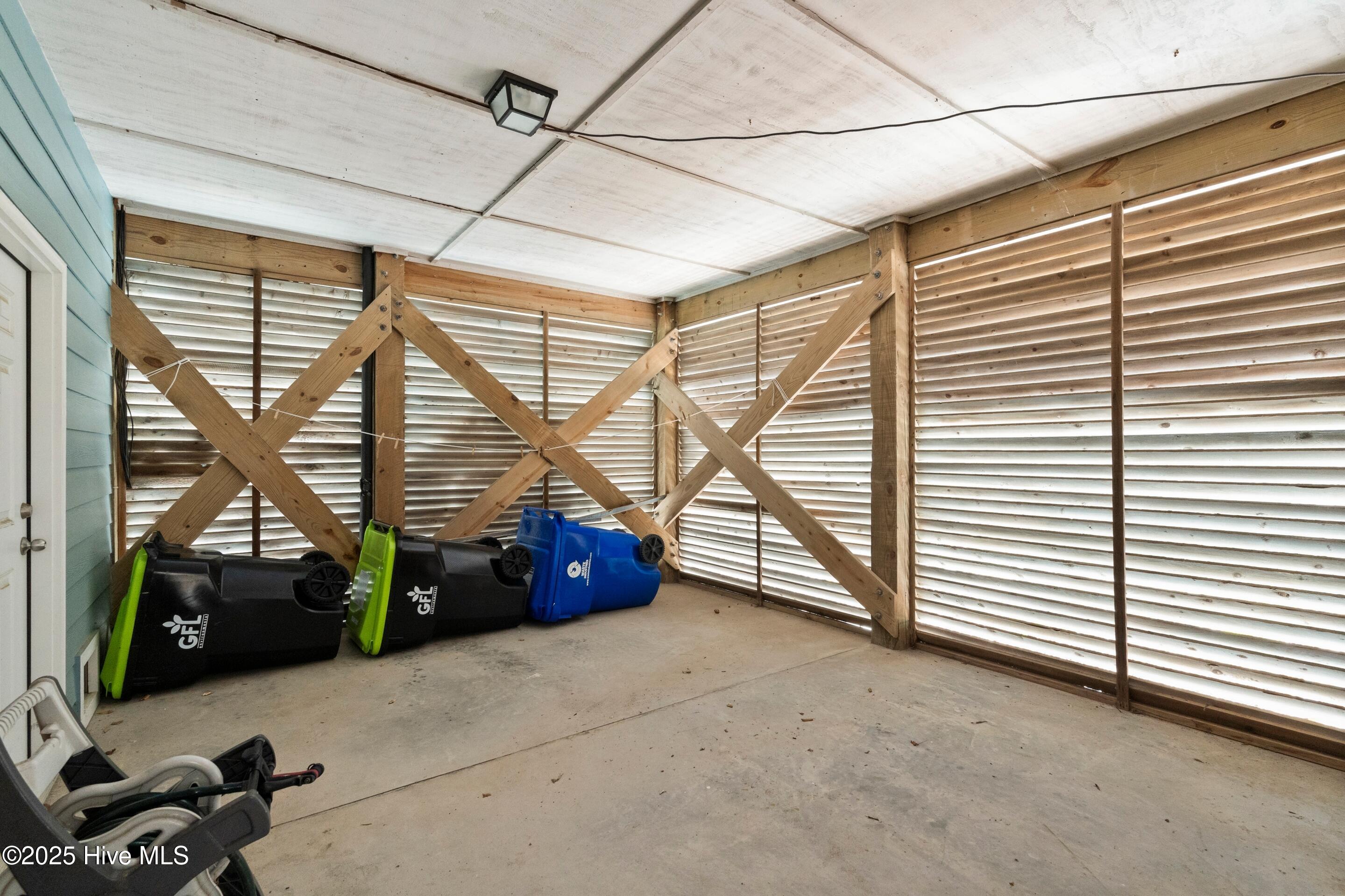 100536770 | Photo 56