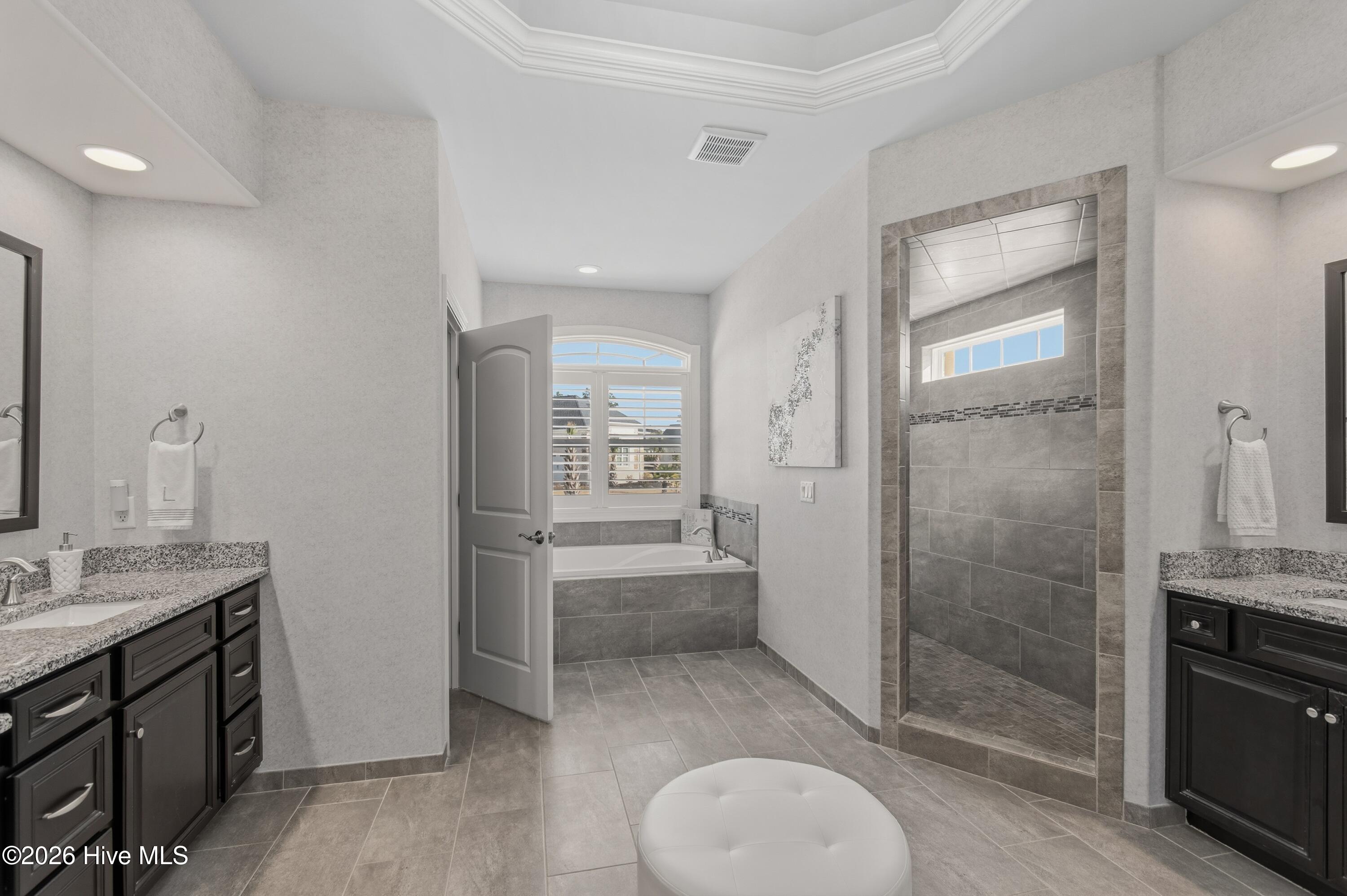 100548705 | Photo 44