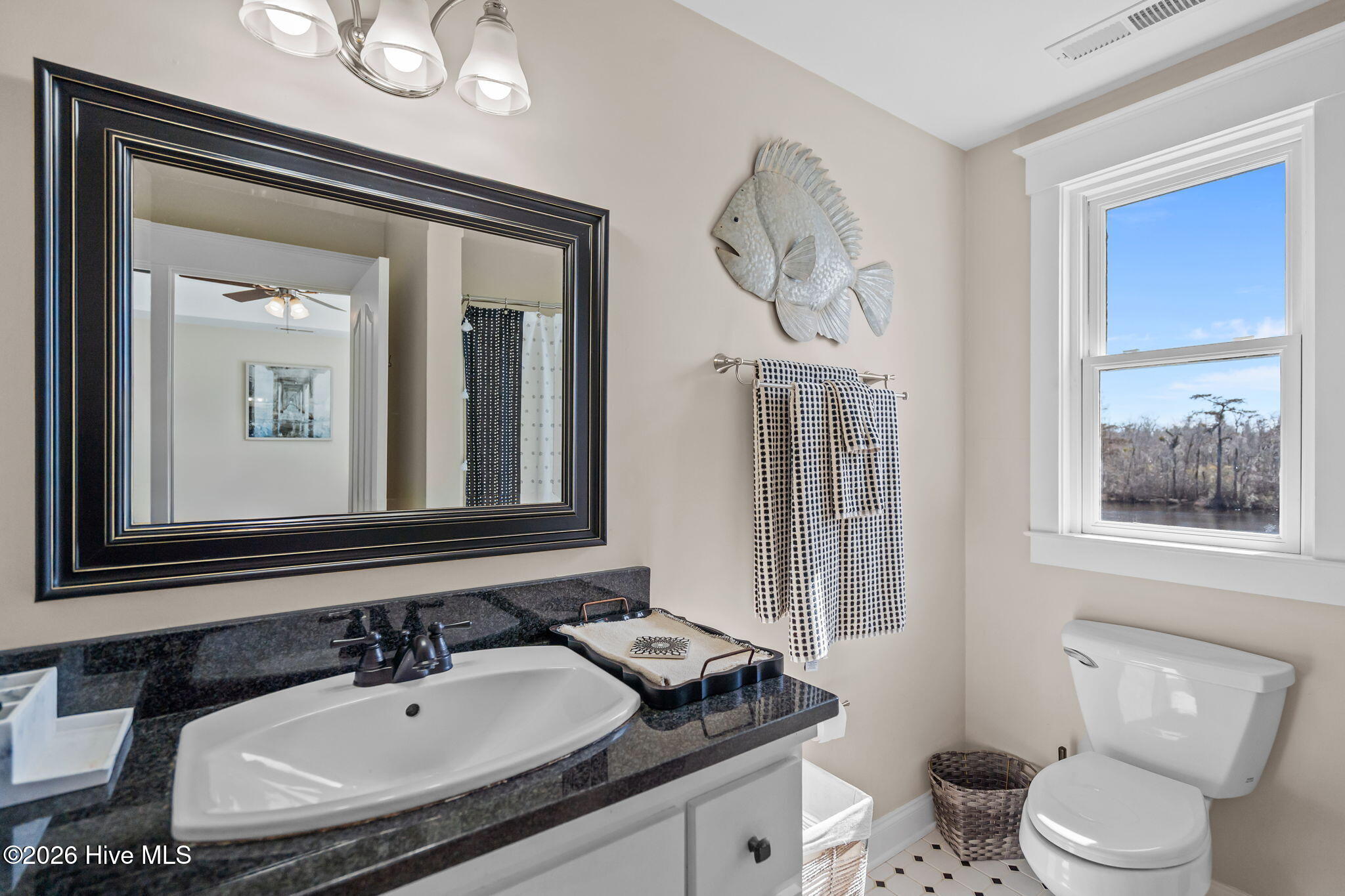 100555800 | Photo 46