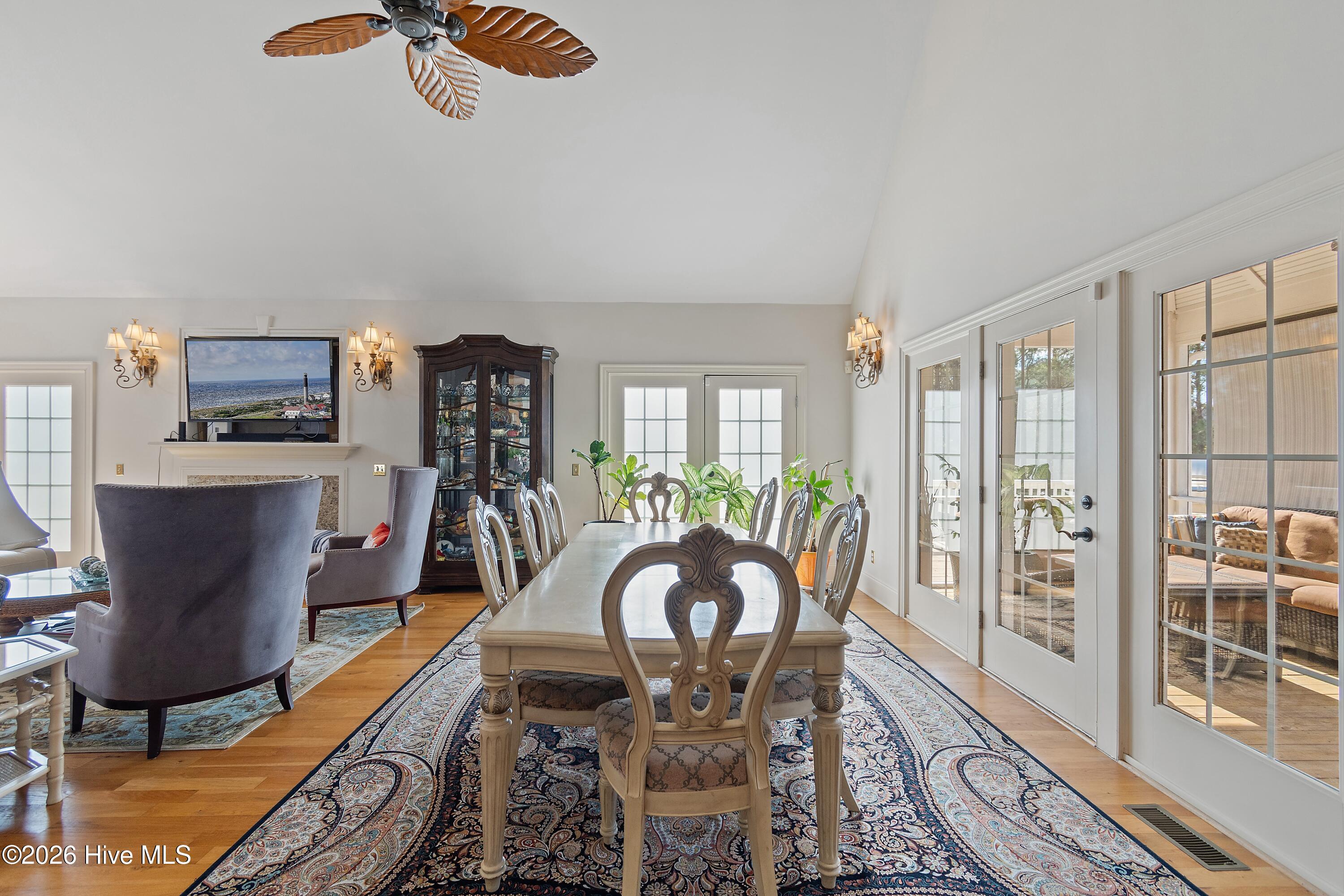 100559303 | Photo 32