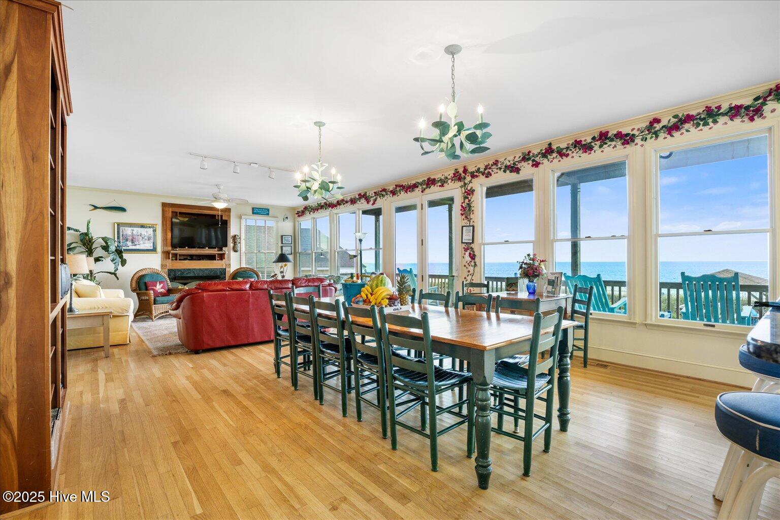 100526123 | Photo 25