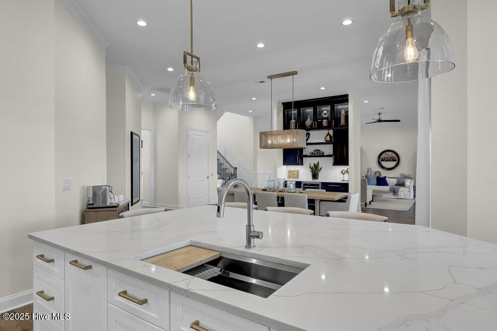 100499001 | Photo 13