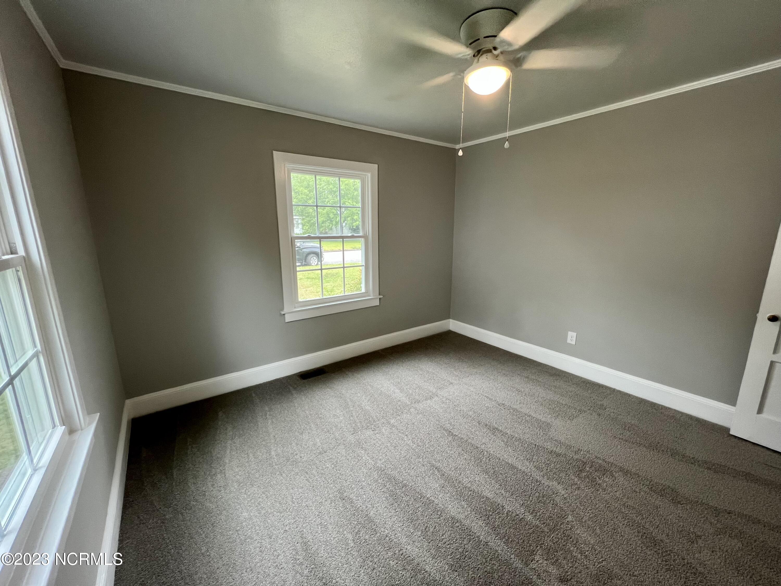 121 N Fairview Circle