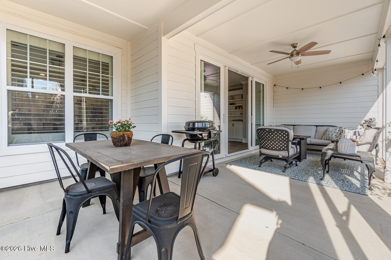 100555037 | Photo 51