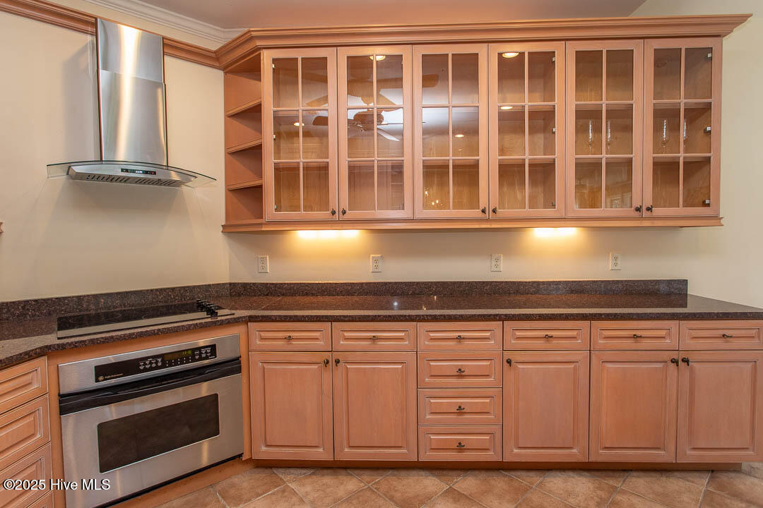 100526043 | Photo 16