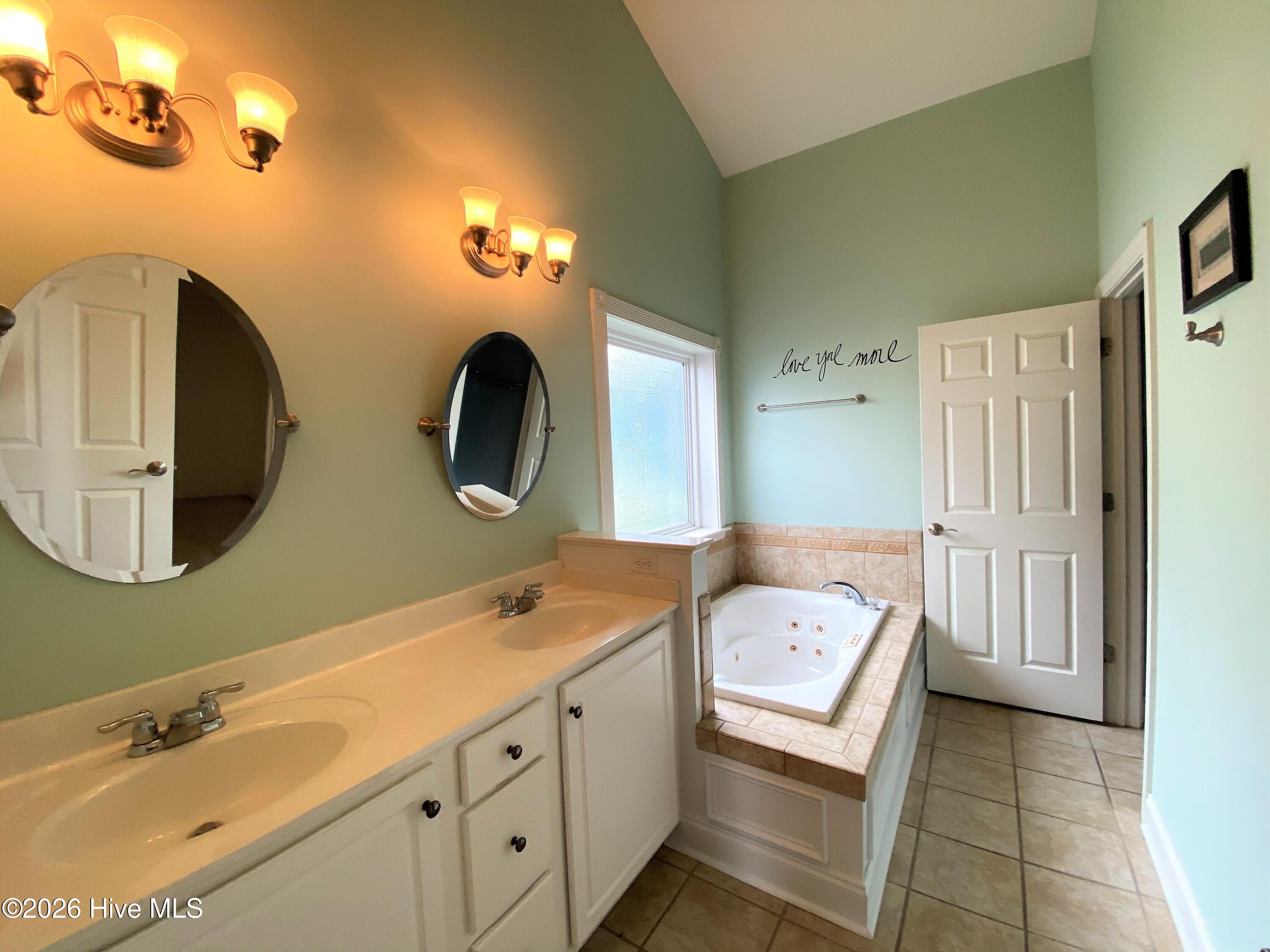 100552657 | Photo 11