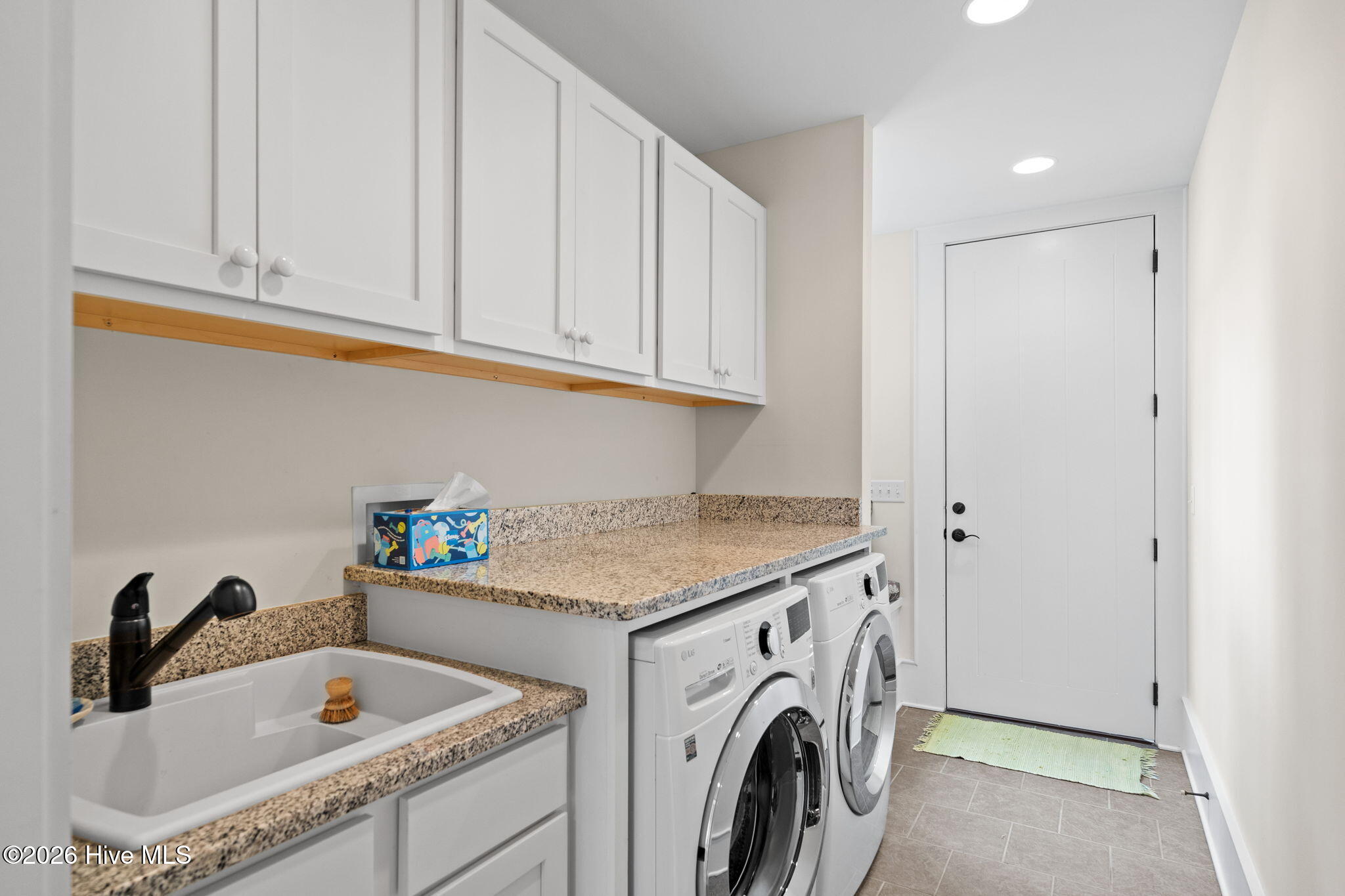 100563236 | Photo 46