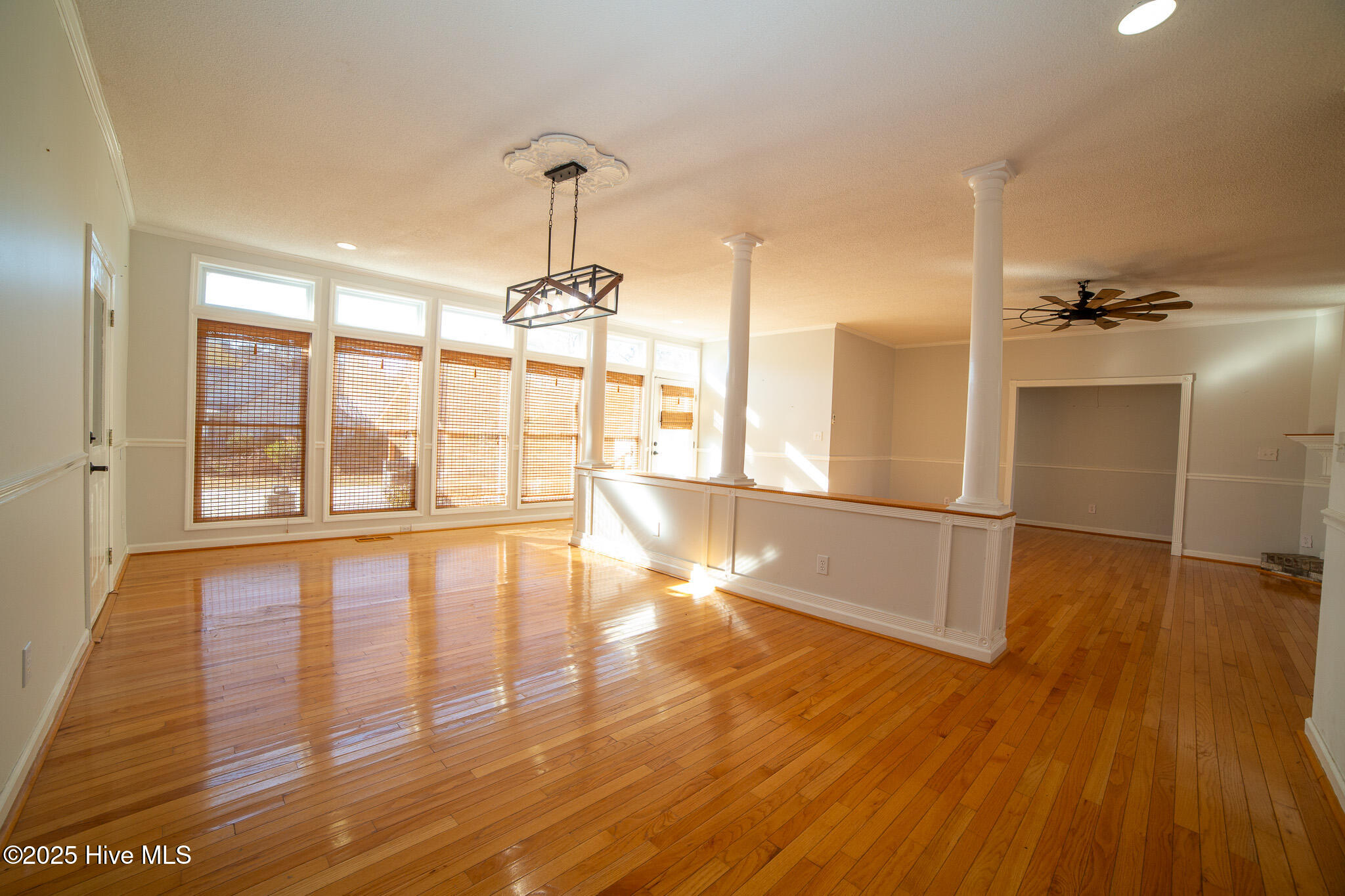 100546342 | Photo 55