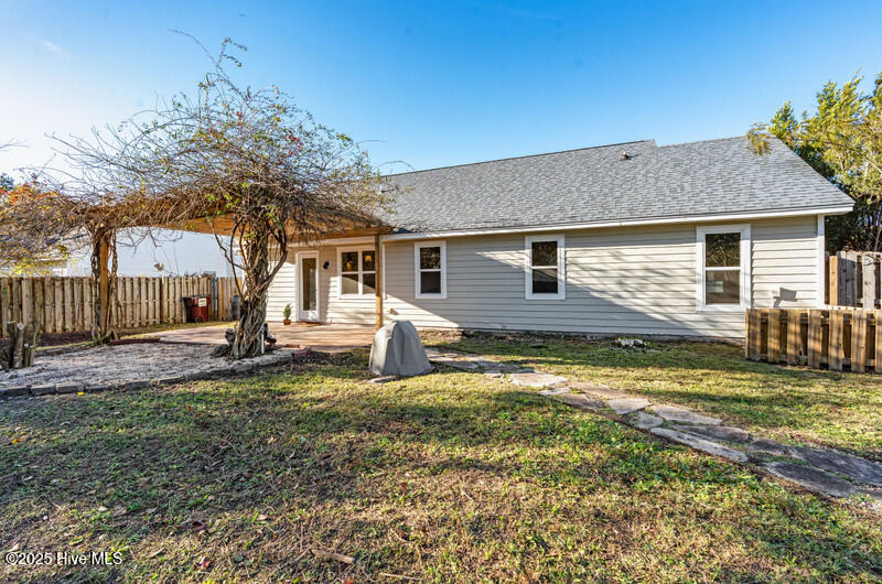 100540120 | Photo 23