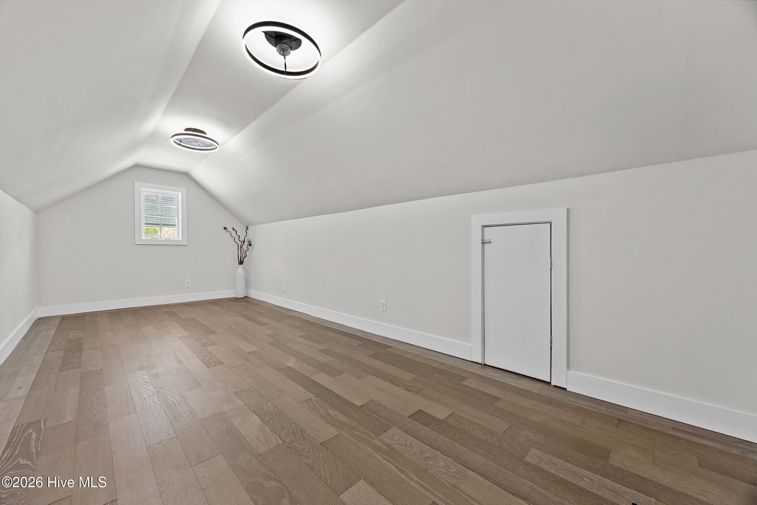 100562849 | Photo 40