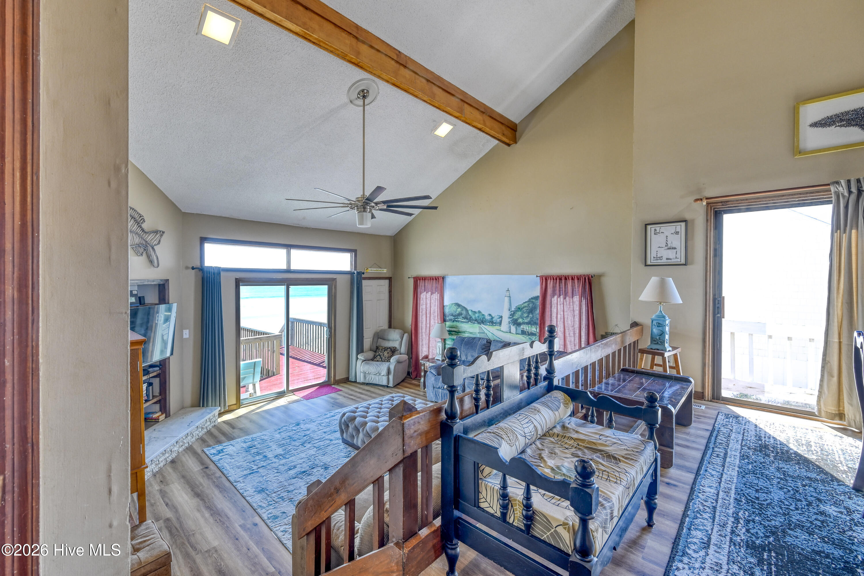 100557799 | Photo 11