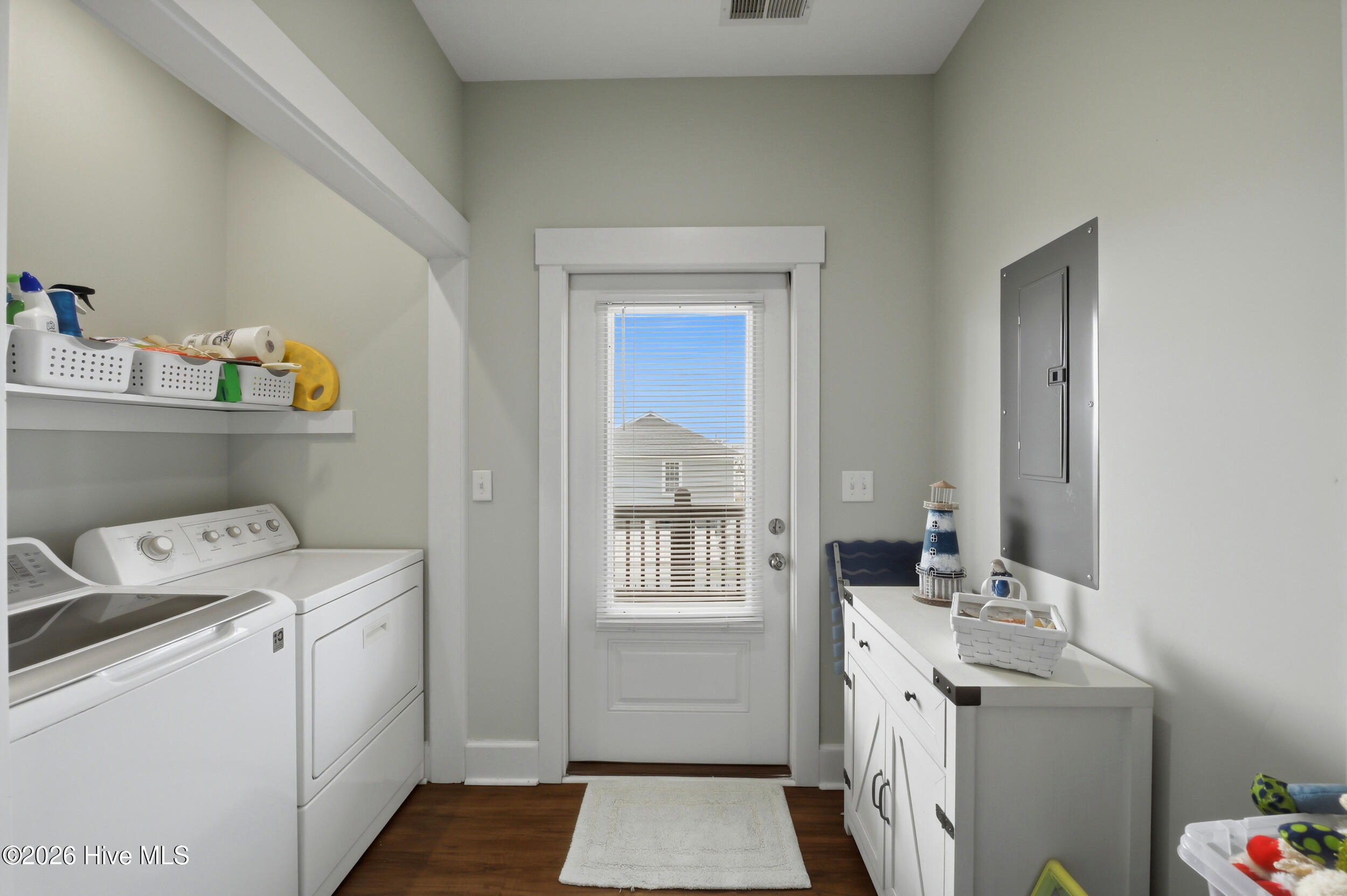 100566113 | Photo 34