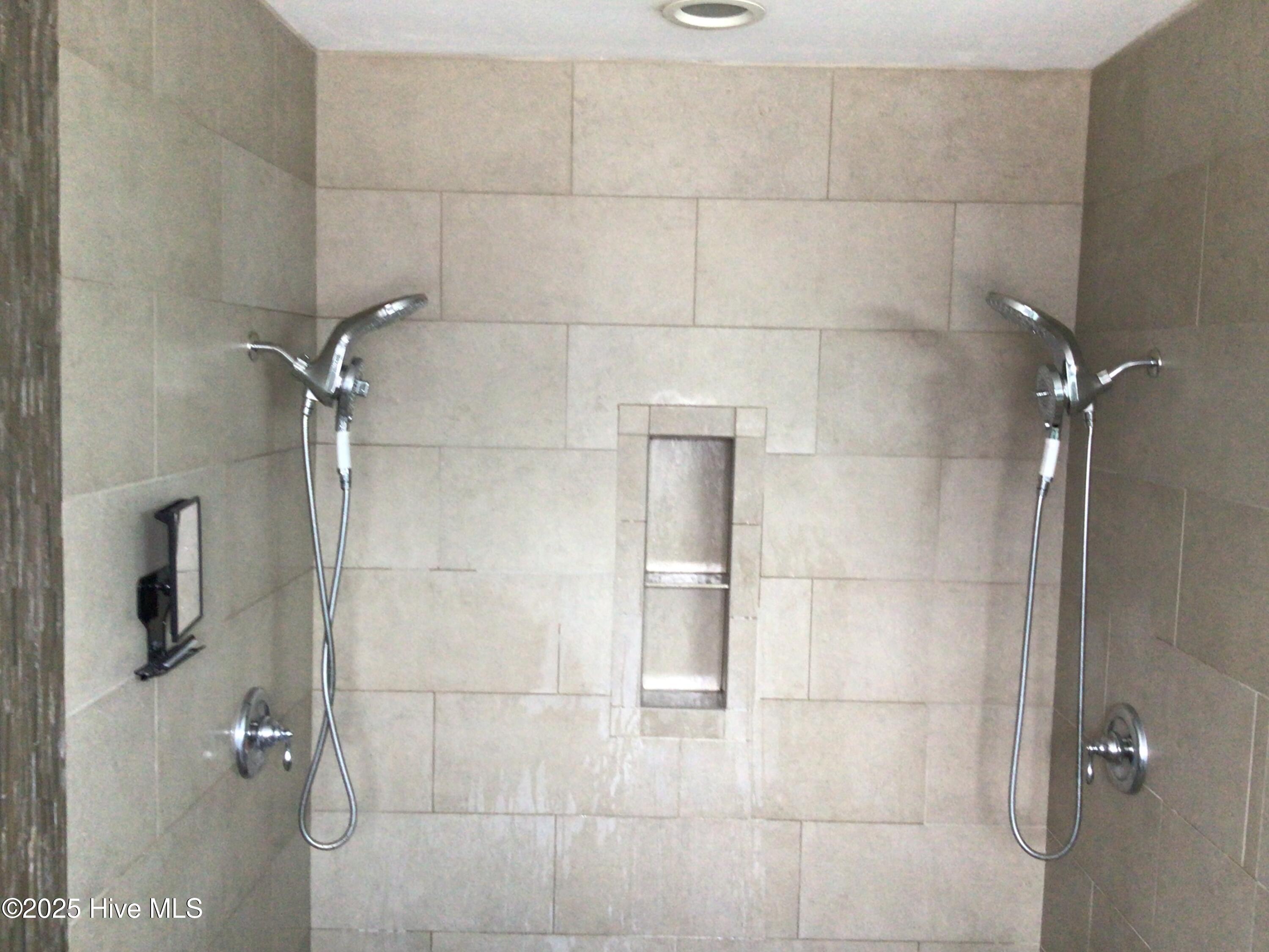 100508698 | Photo 18