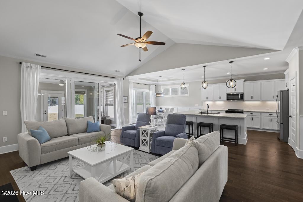 100558898 | Photo 17