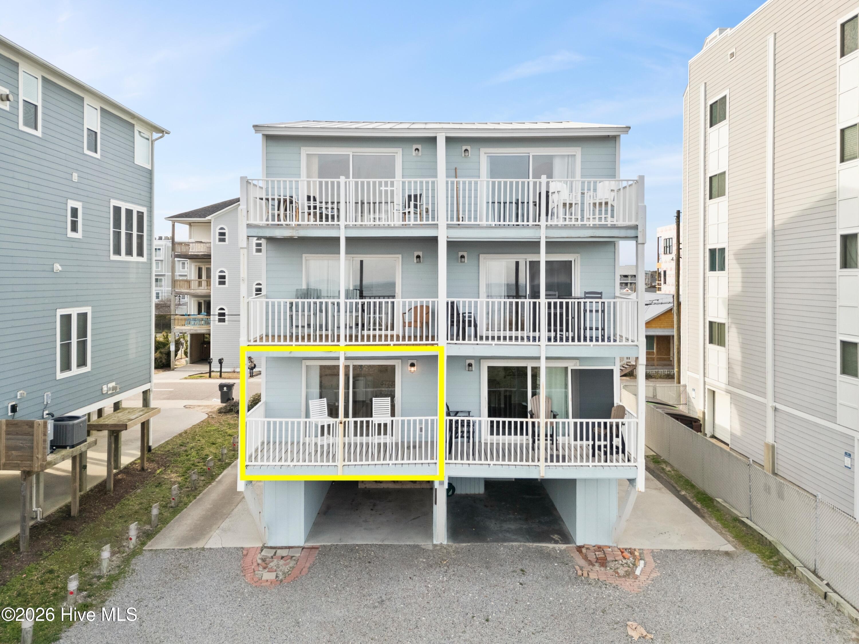 100549328 | Photo 34