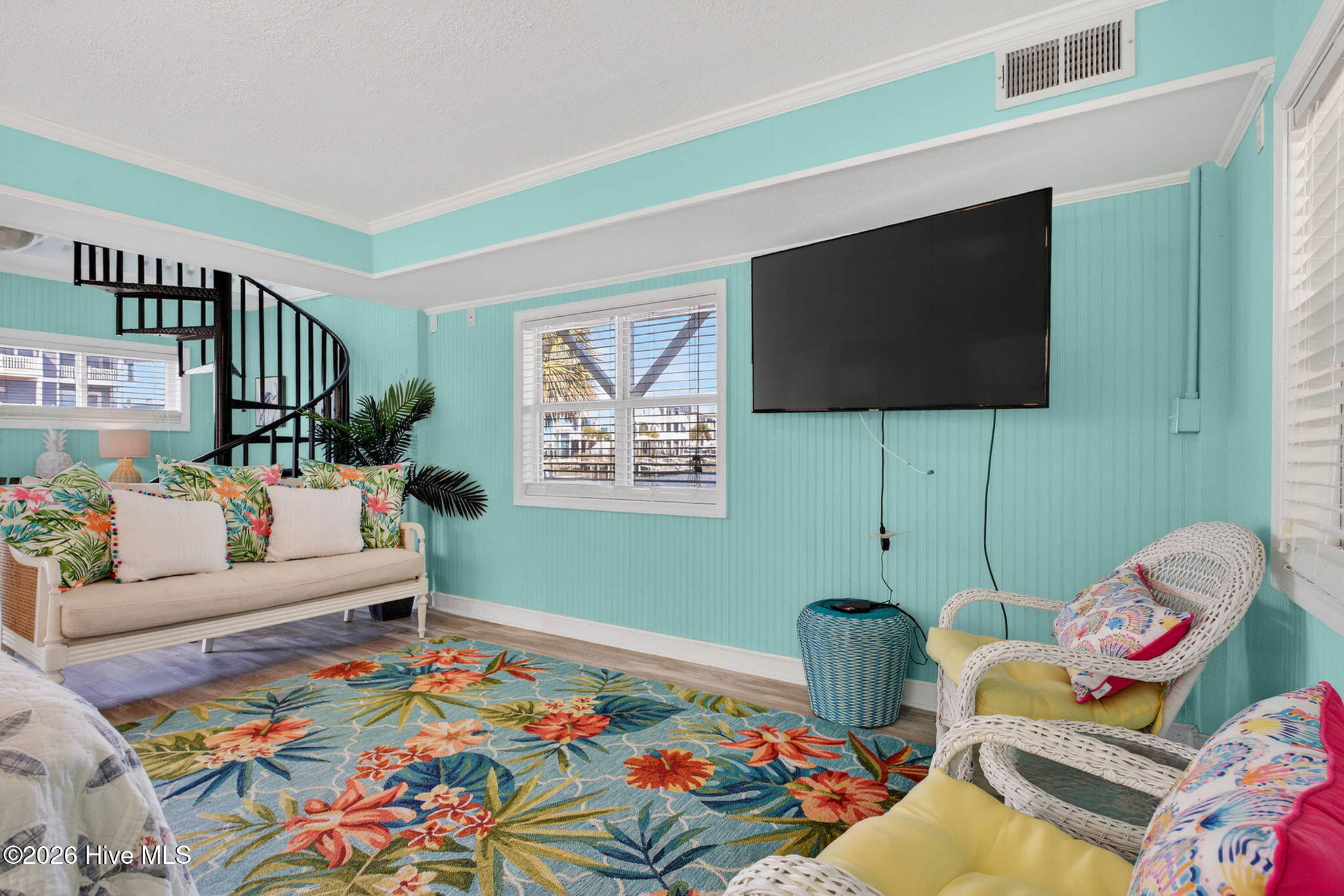 100564283 | Photo 42