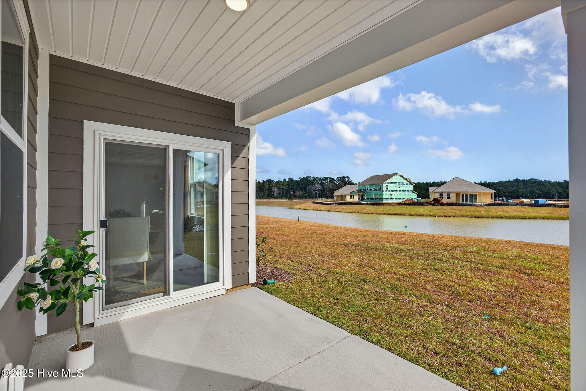 100541027 | Photo 30