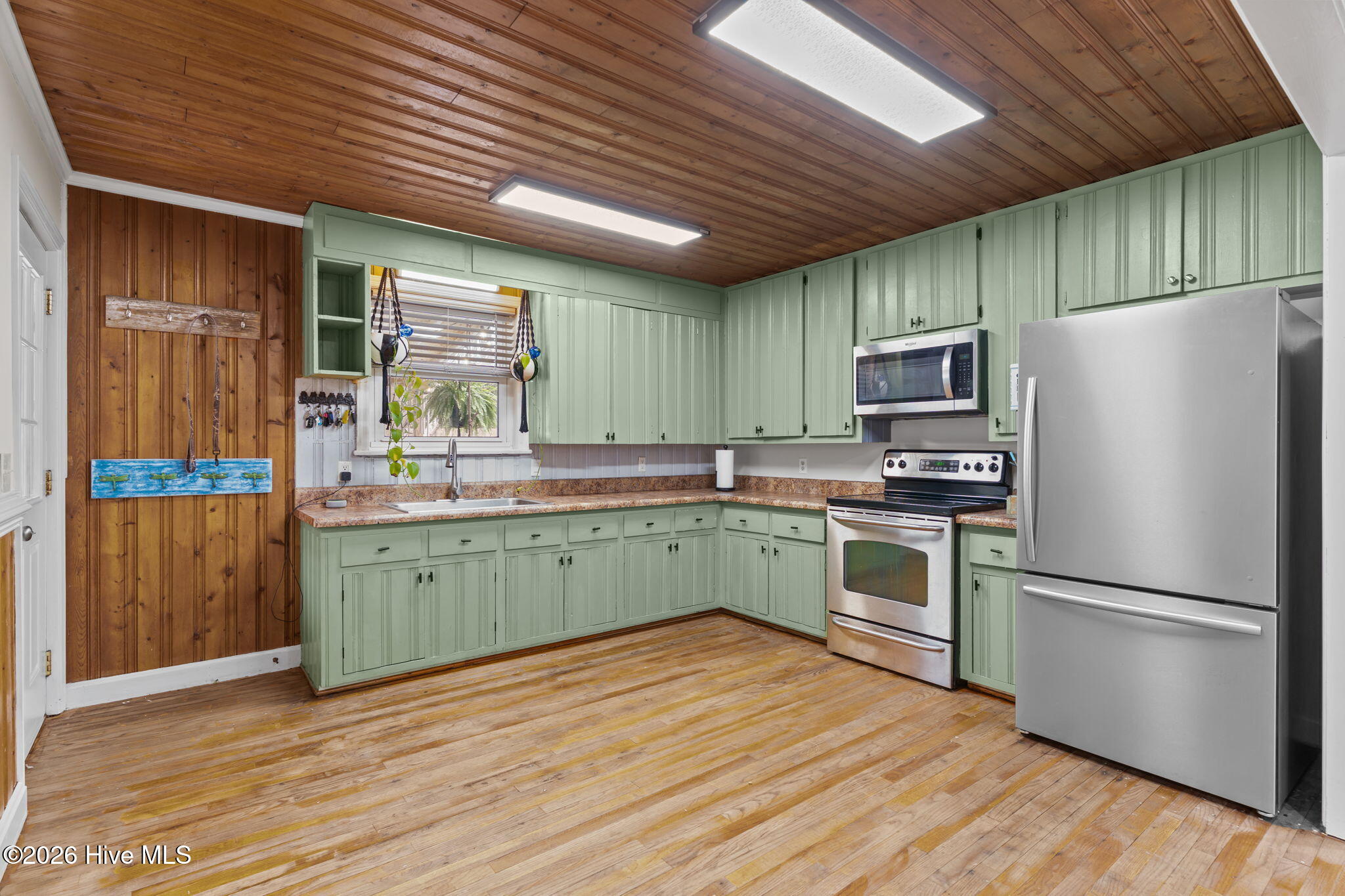 100557661 | Photo 15