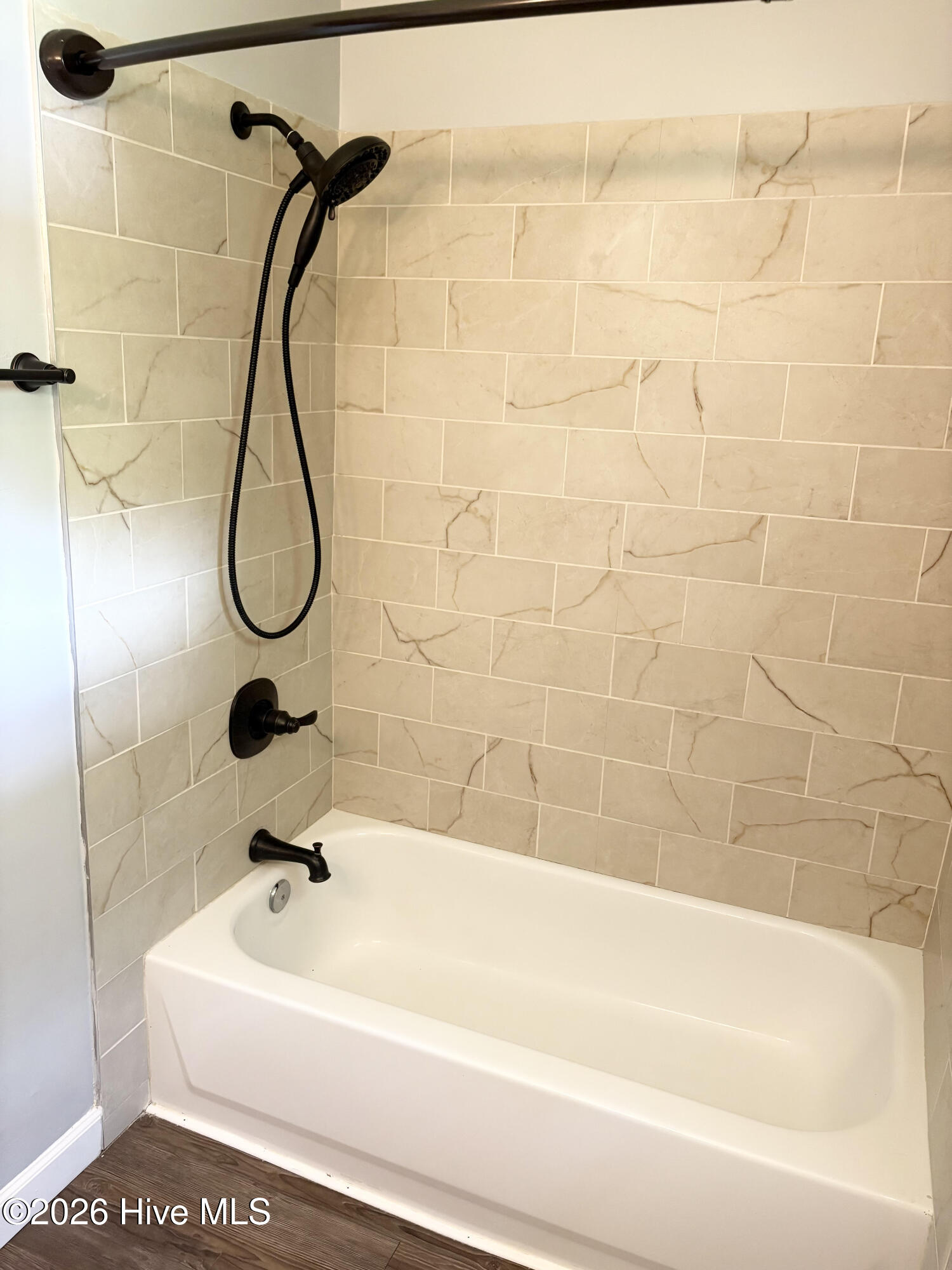 100560007 | Photo 20