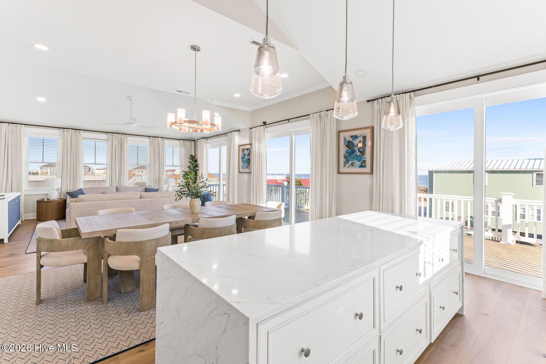 100561823 | Photo 17