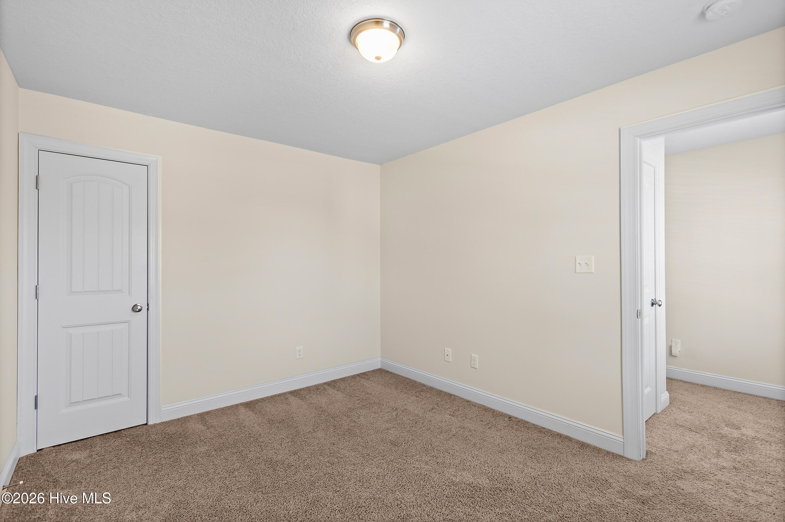 100557533 | Photo 32