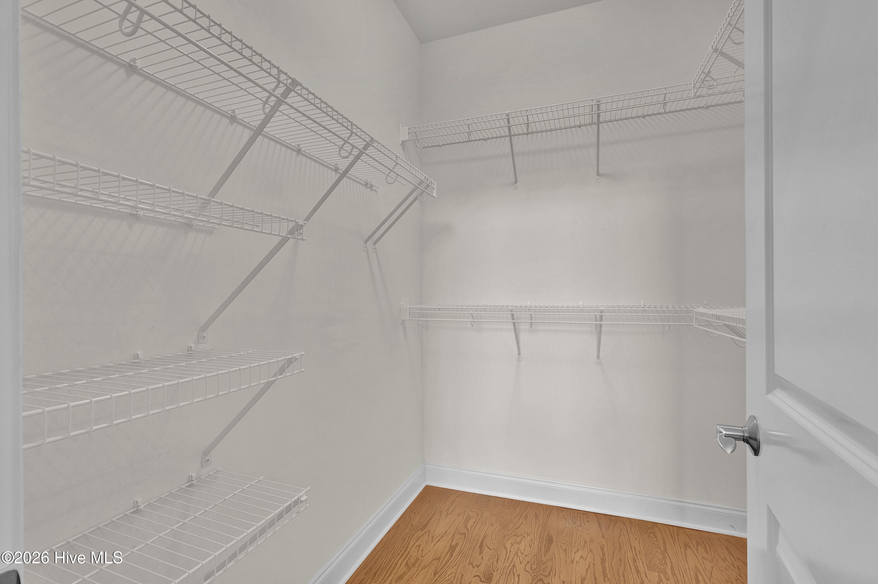 100567268 | Photo 35