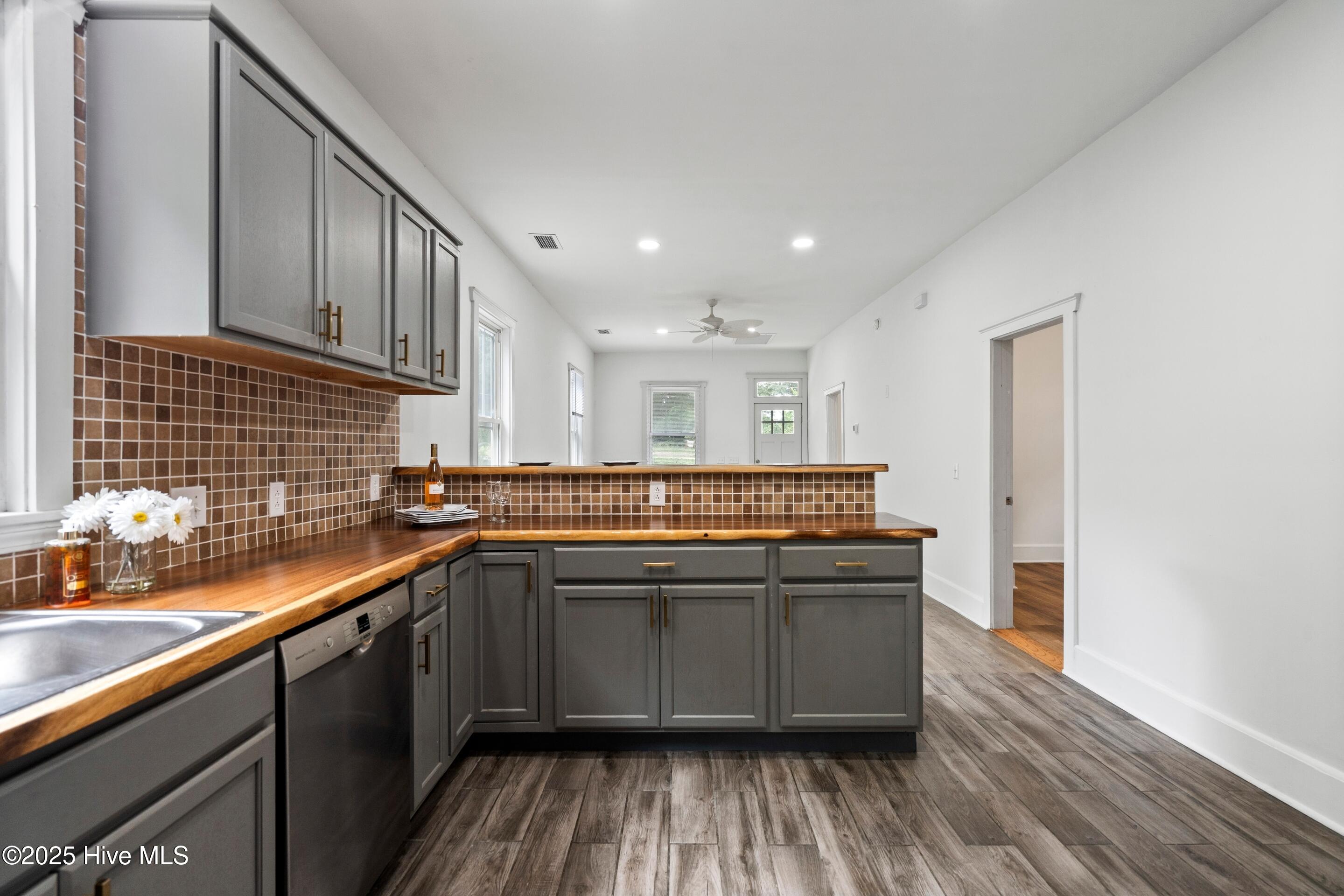 100522138 | Photo 11