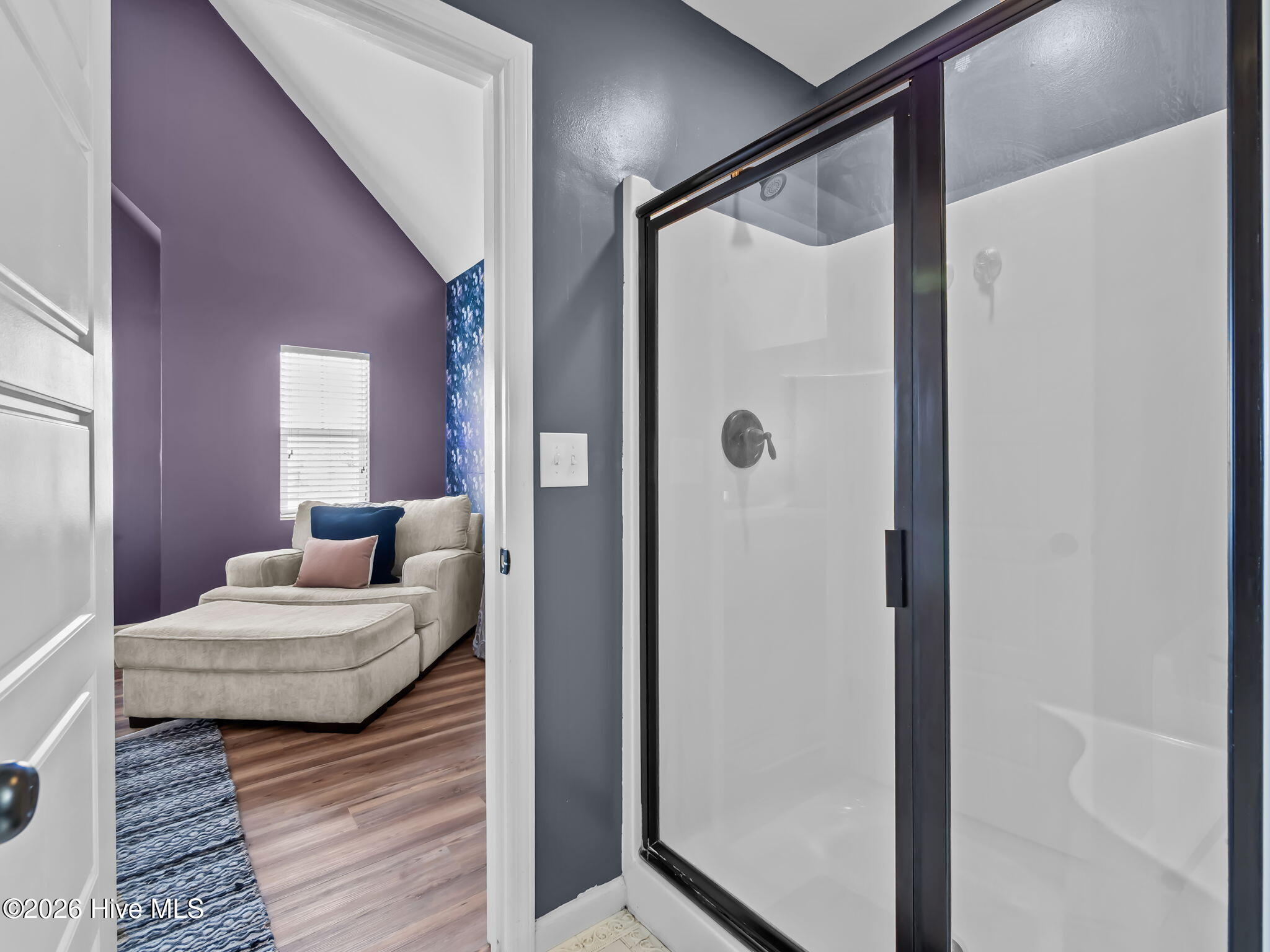 100548967 | Photo 11