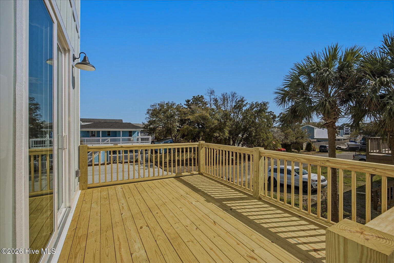 100561873 | Photo 30