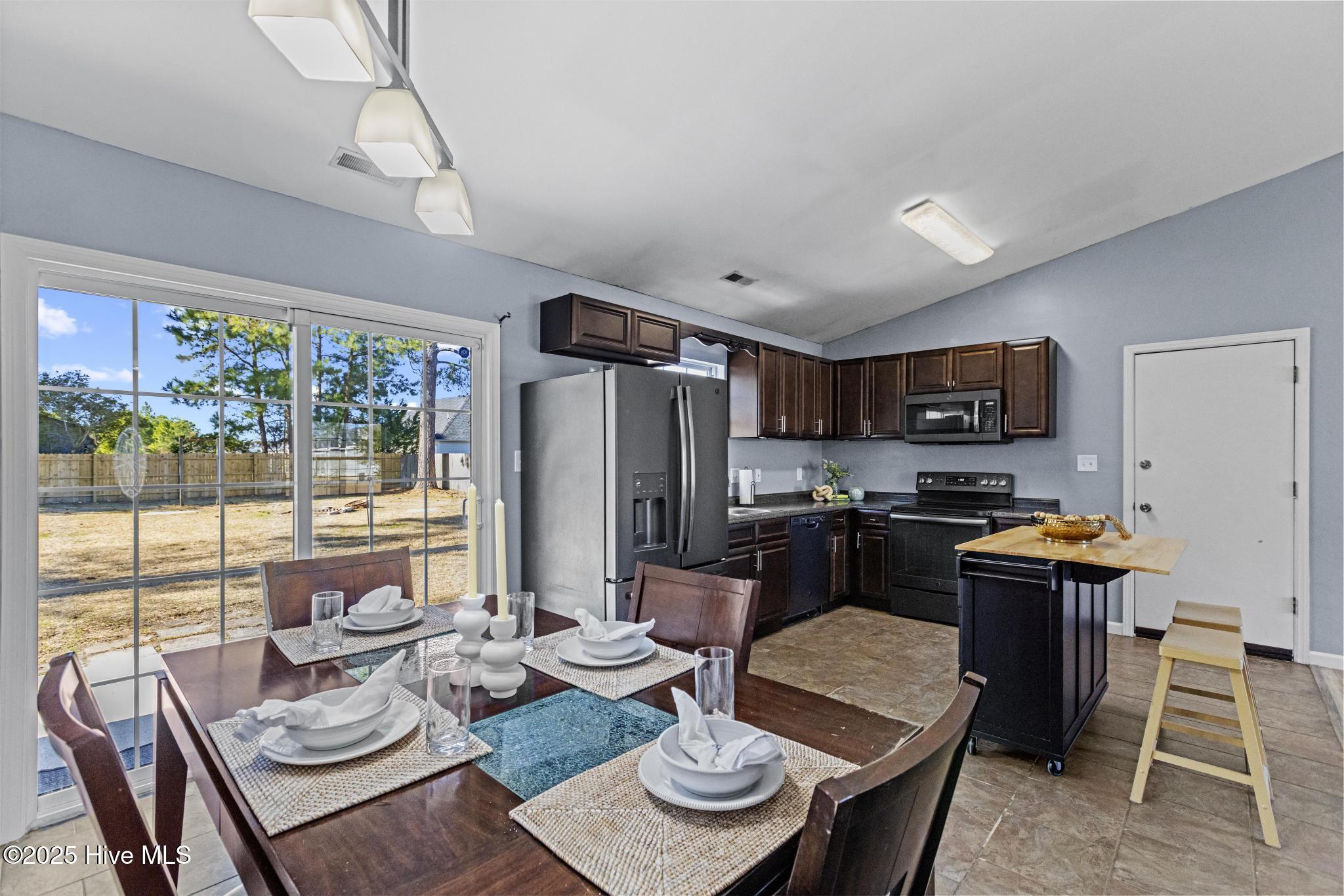 100547038 | Photo 12