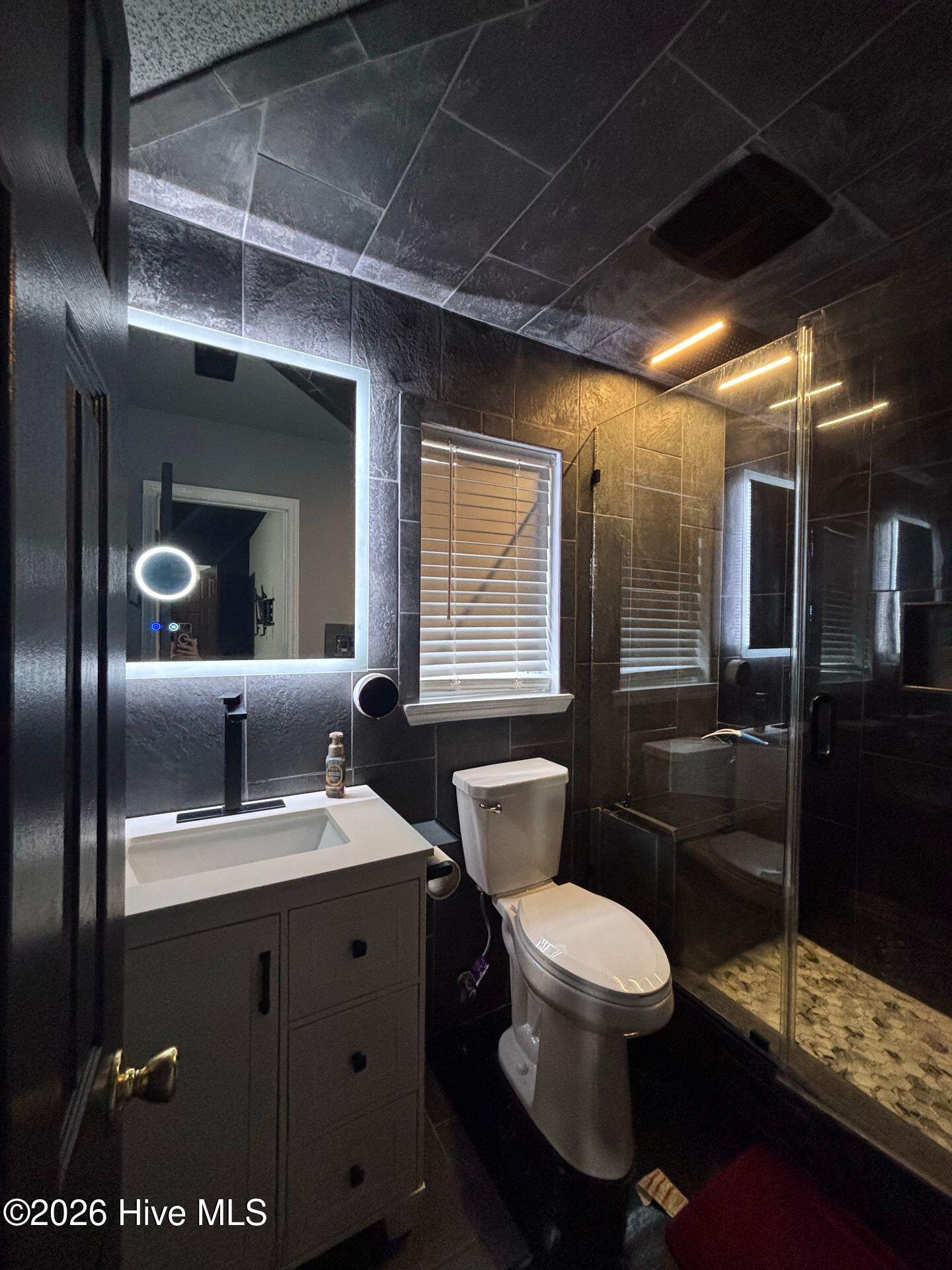 100555707 | Photo 23