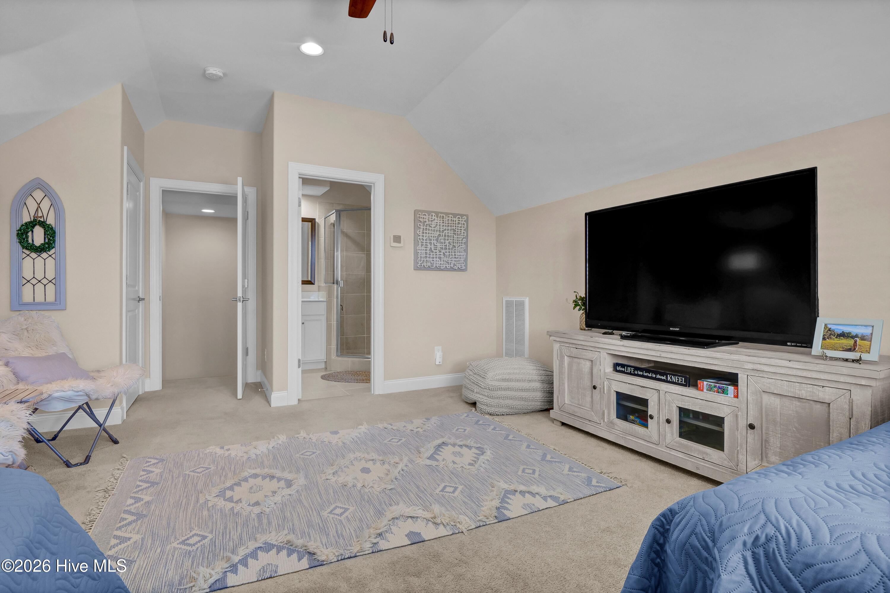 100561257 | Photo 19