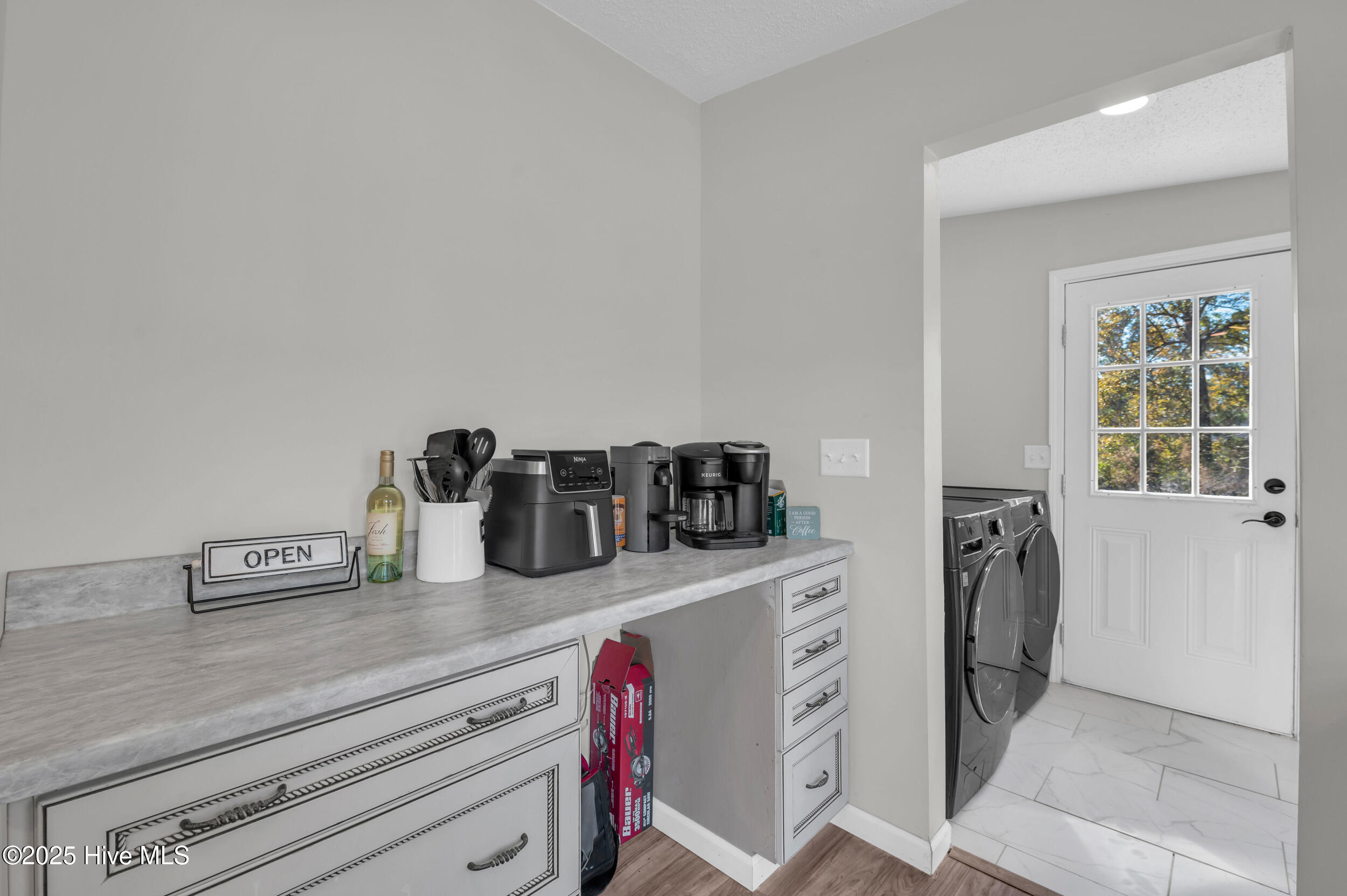 100518918 | Photo 15