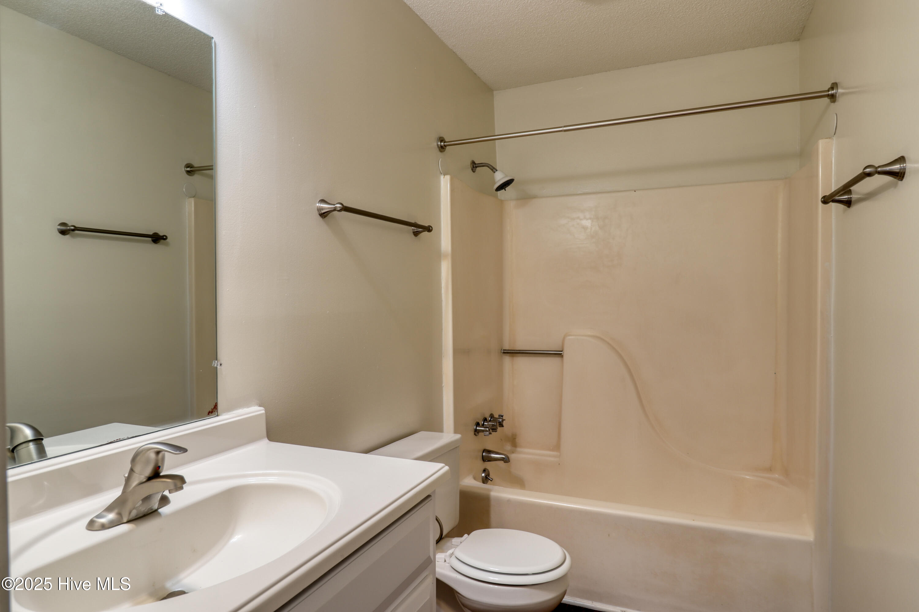 100519123 | Photo 12