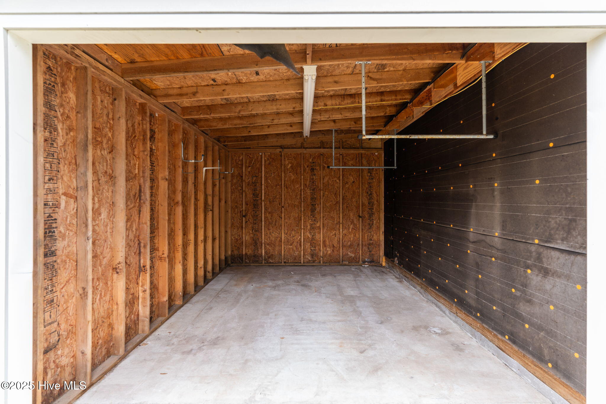 100526319 | Photo 38